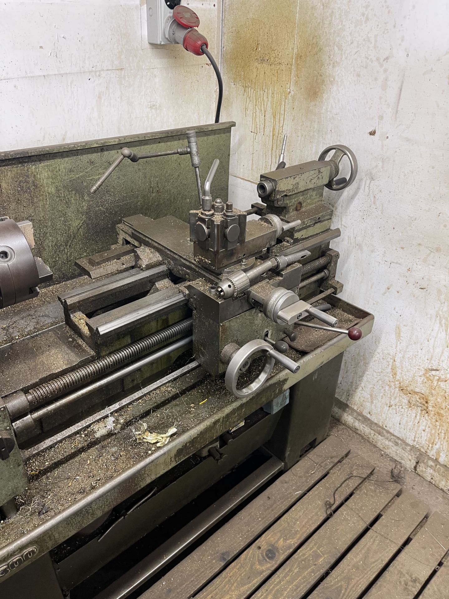 Harrison M300 GAP BED LATHE, taper turning, 58/2500rpm, approx 600mm bc, serial no 75-301845 - Image 2 of 3