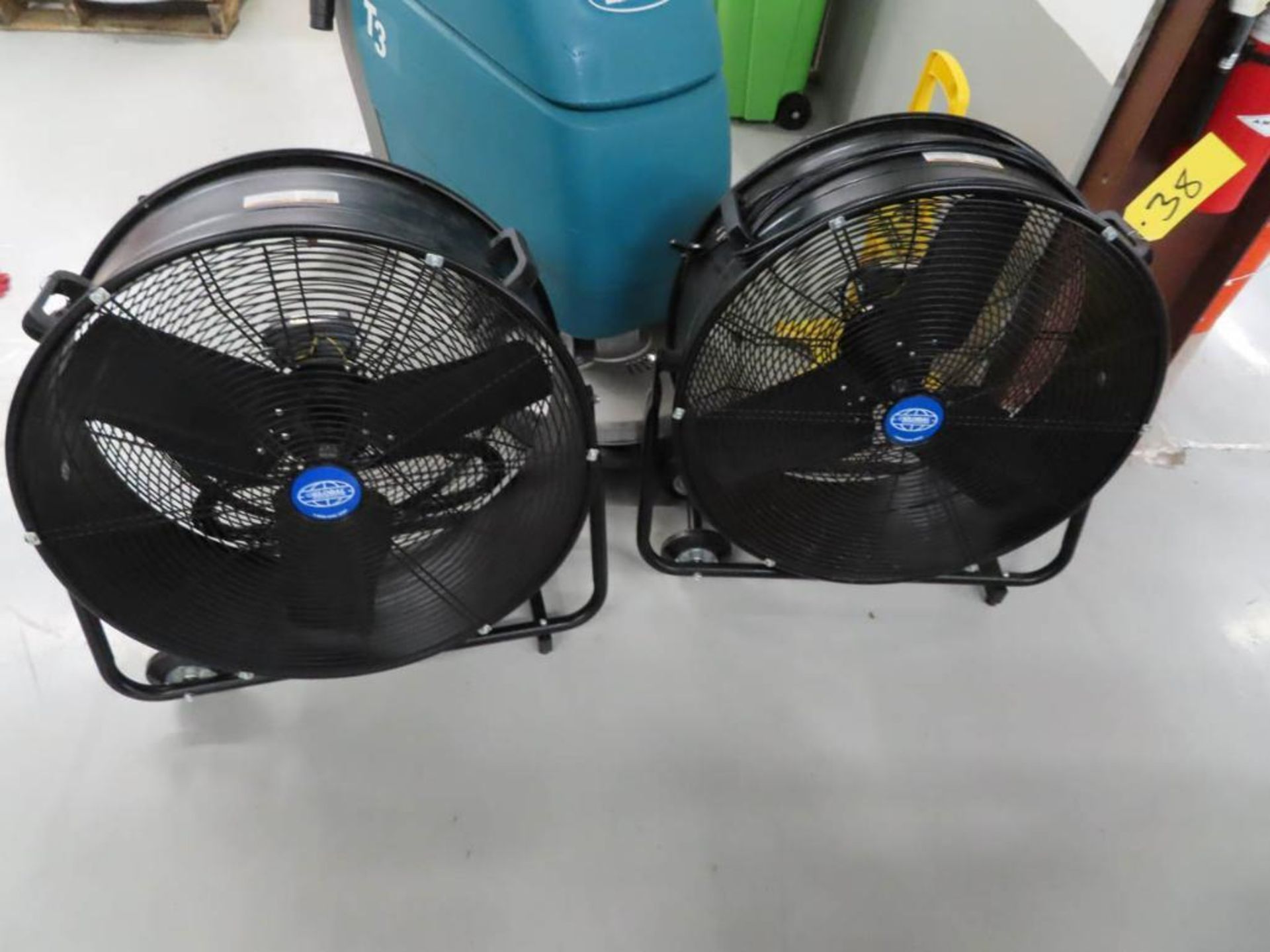 Global 26" Portable Fan - Image 2 of 2