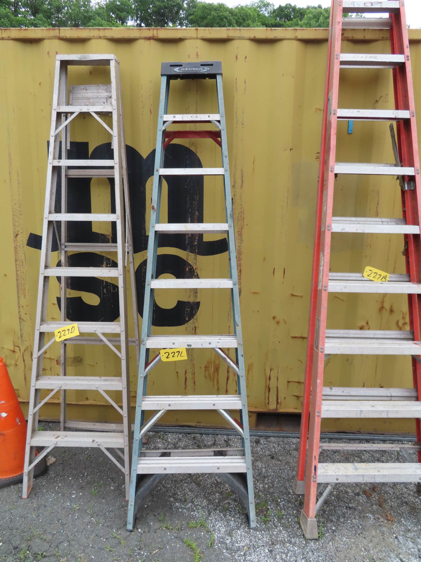 Werner 8' Fiberglass Ladder