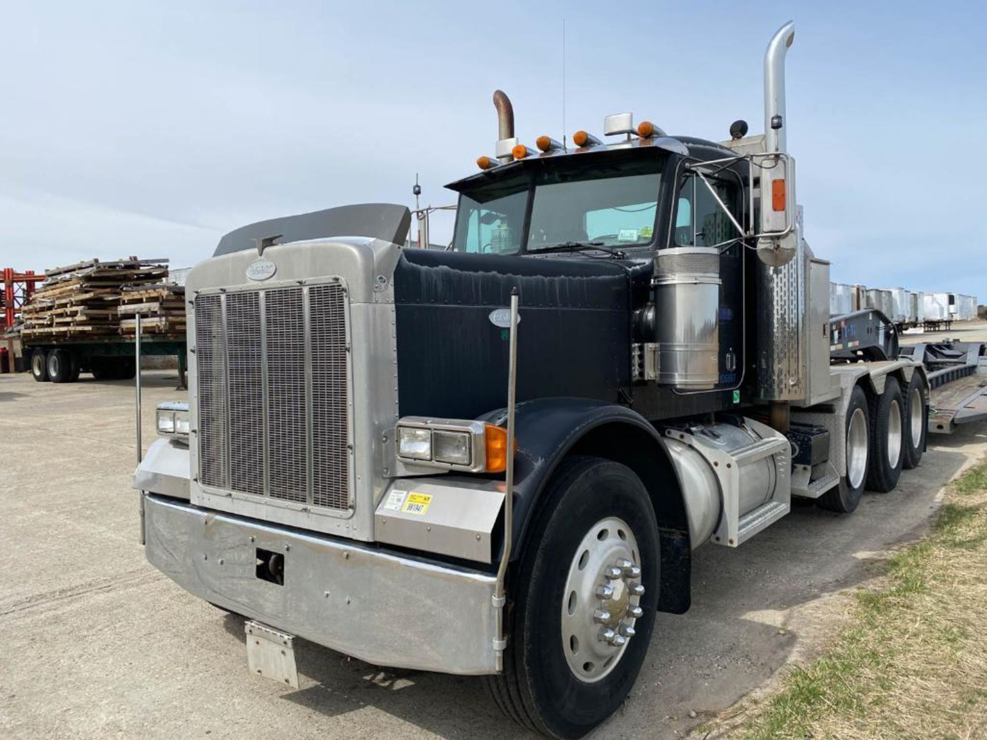 1996 Peterbilt 379 Heavy Haul Tri-Axle Tractor, 160,060 GVWR - Image 2 of 46