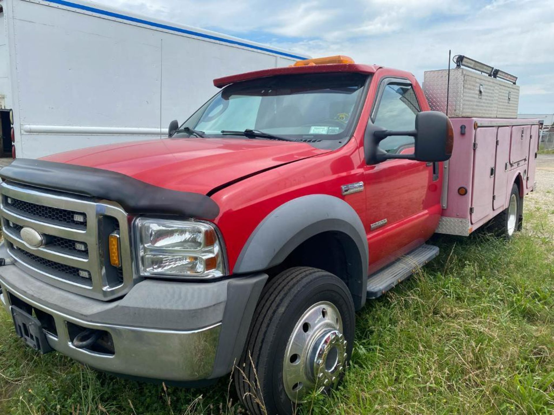 2005 Ford F550 XLT Superduty Service Truck - Image 2 of 32