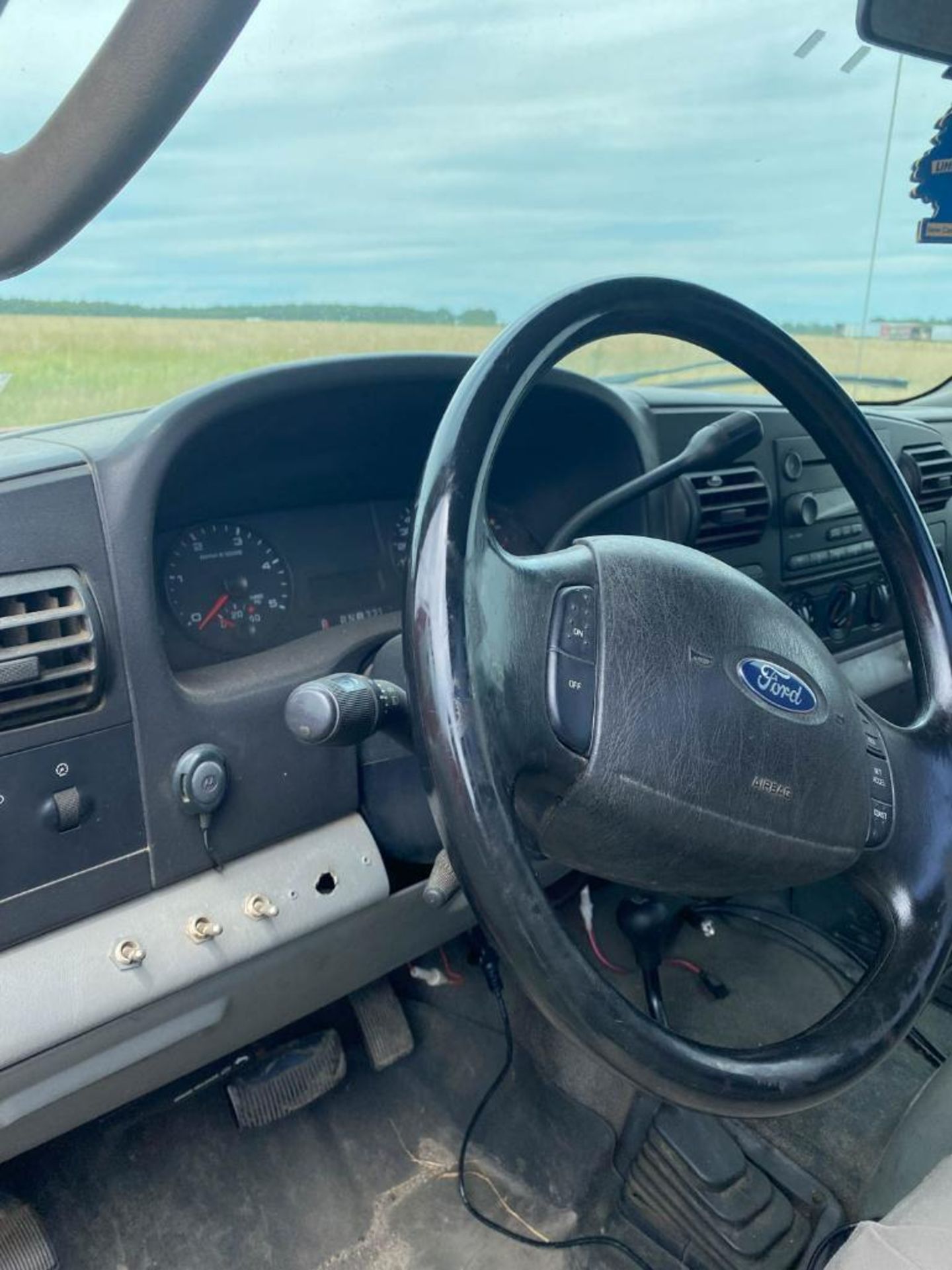 2005 Ford F550 XLT Superduty Service Truck - Image 8 of 32