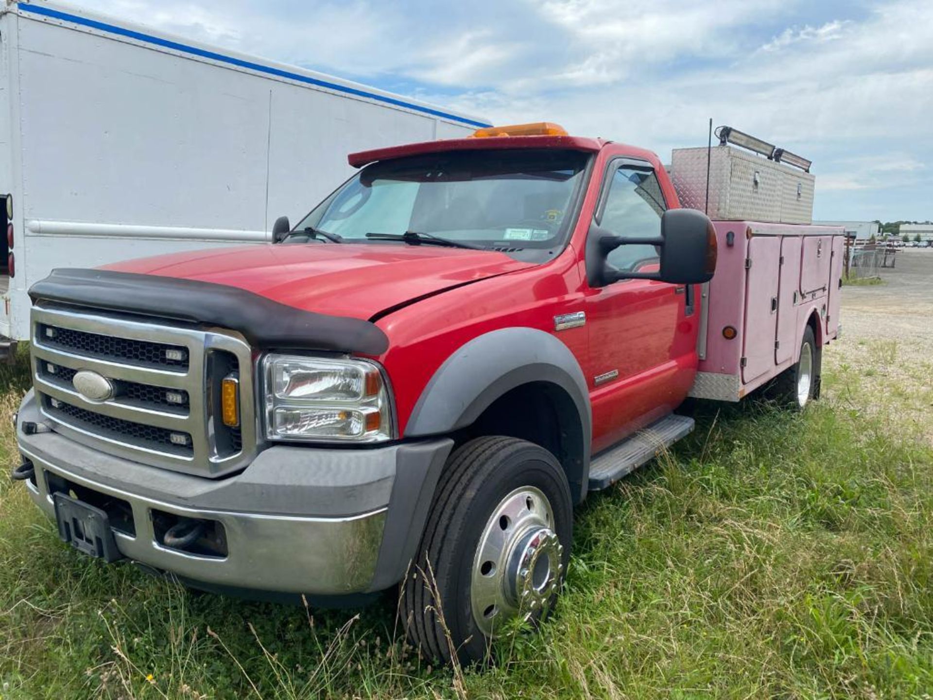 2005 Ford F550 XLT Superduty Service Truck - Image 13 of 32