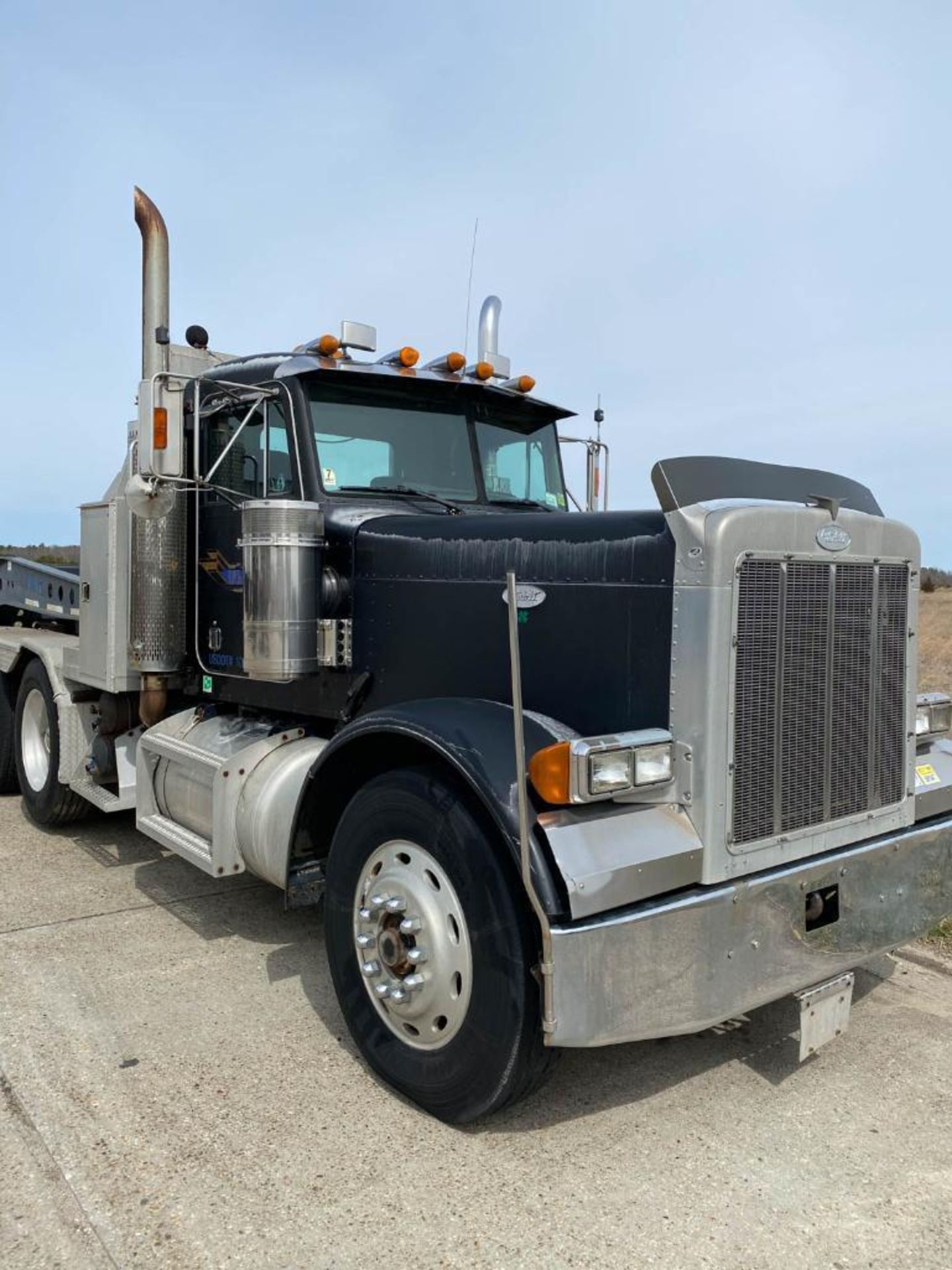 1996 Peterbilt 379 Heavy Haul Tri-Axle Tractor, 160,060 GVWR - Image 5 of 46