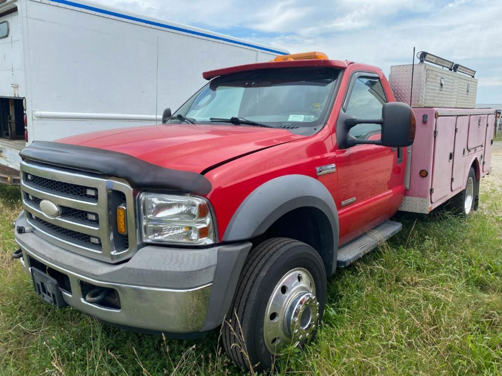 2005 Ford F550 XLT Superduty Service Truck - Image 4 of 32