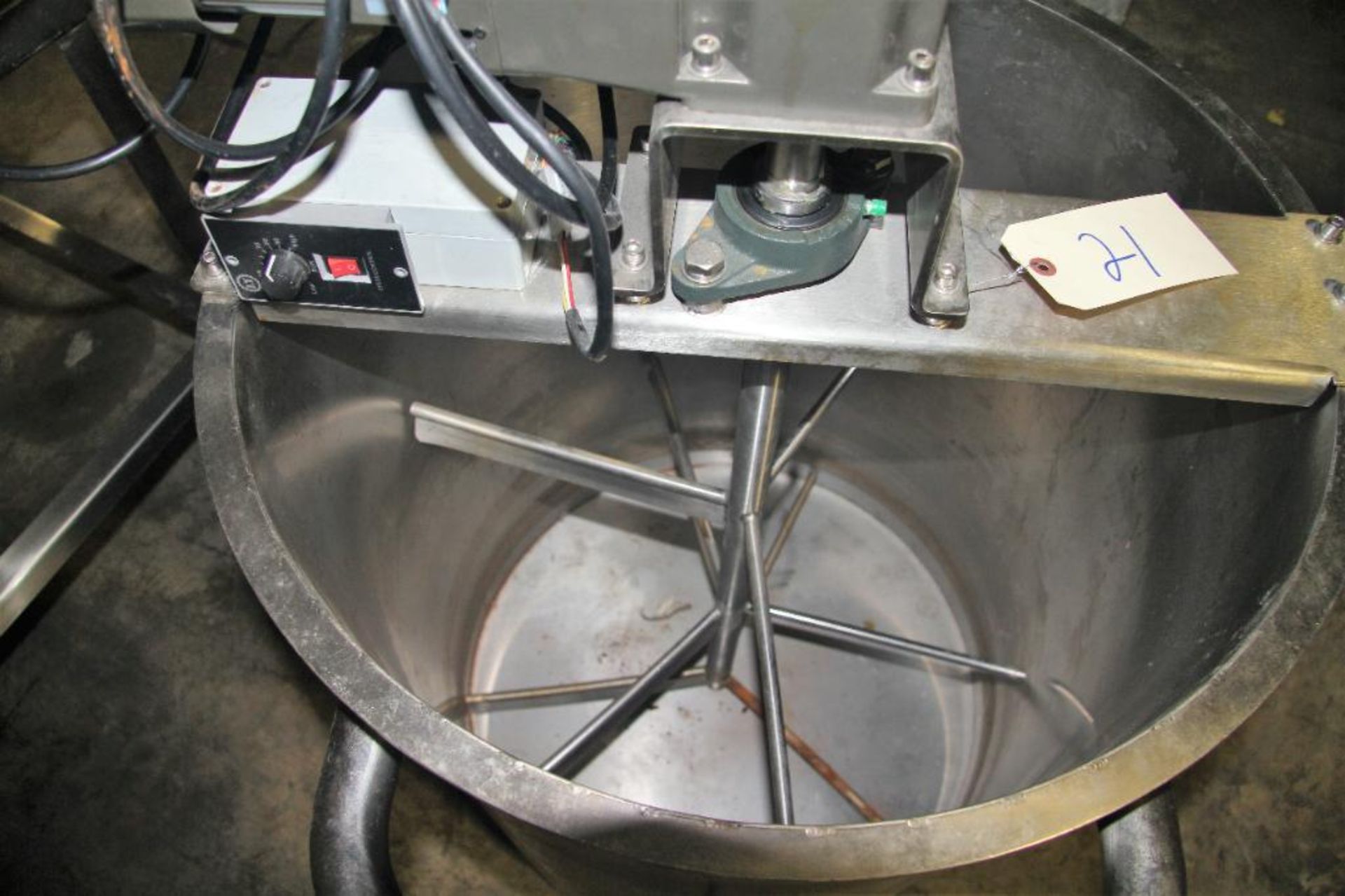 24" Diameter X 29" Stainless Steel Open Top Tank On Wheels With Top Mounted Agitator - Image 3 of 3