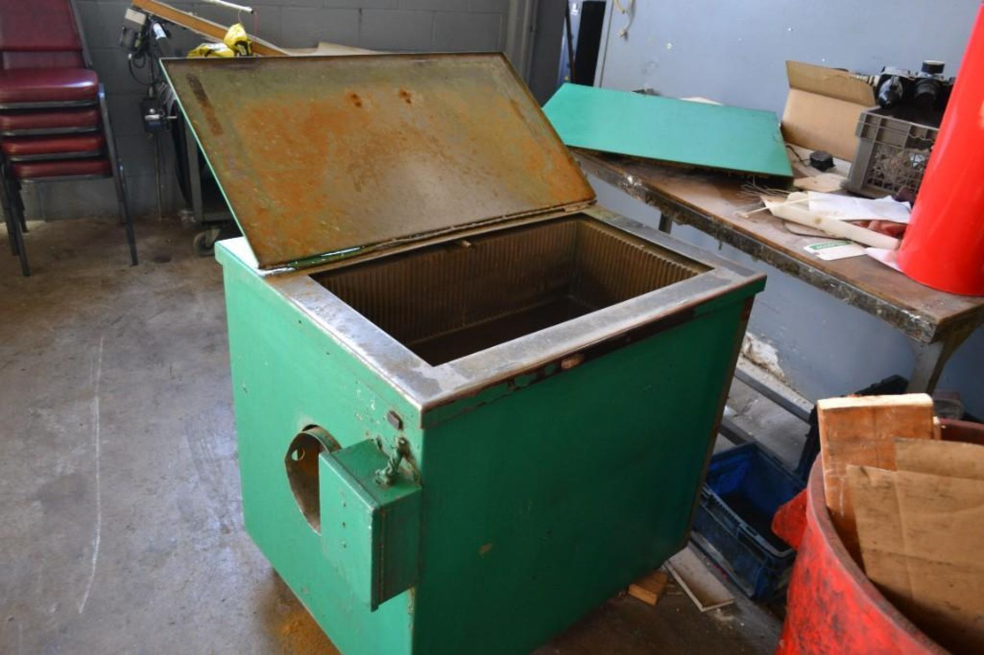 16” x 30” Open Top Vibratory Finishing Mill - Image 3 of 3