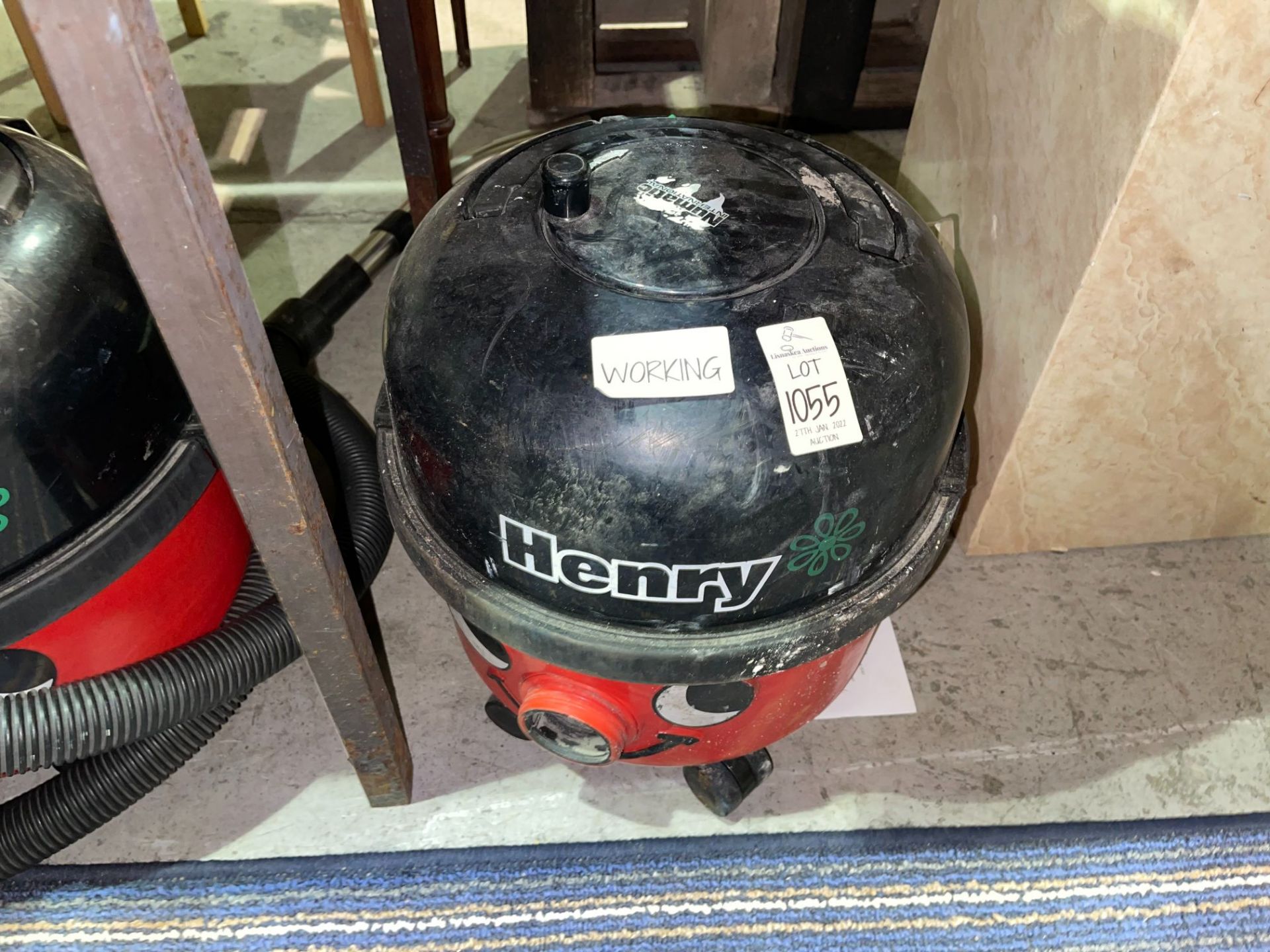 HENRY HOOVER (NO SUCTION PIPE - WORKING)