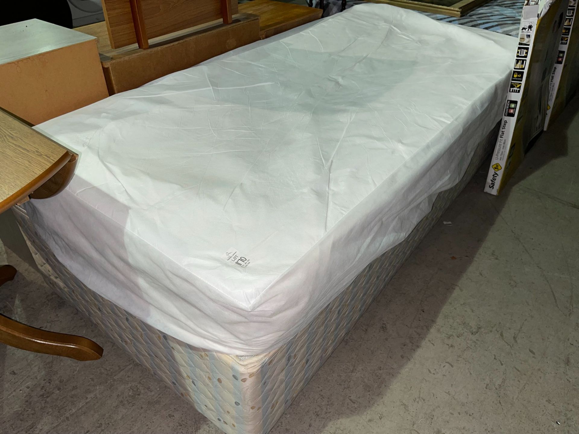 SINGLE DIVAN BED