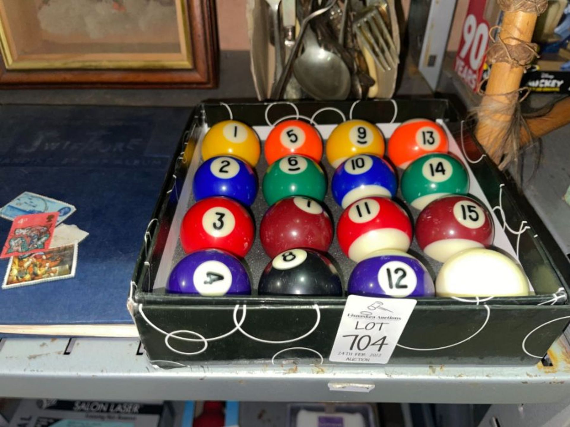 SET OF POOL BALLS