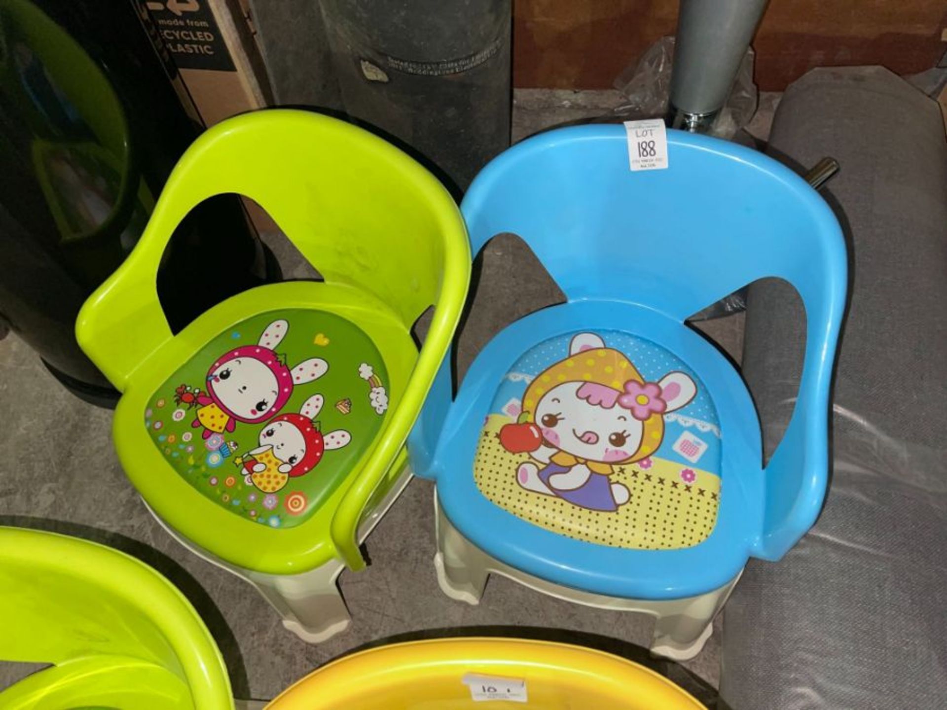 2X KIDS SQUEAKY CHAIRS