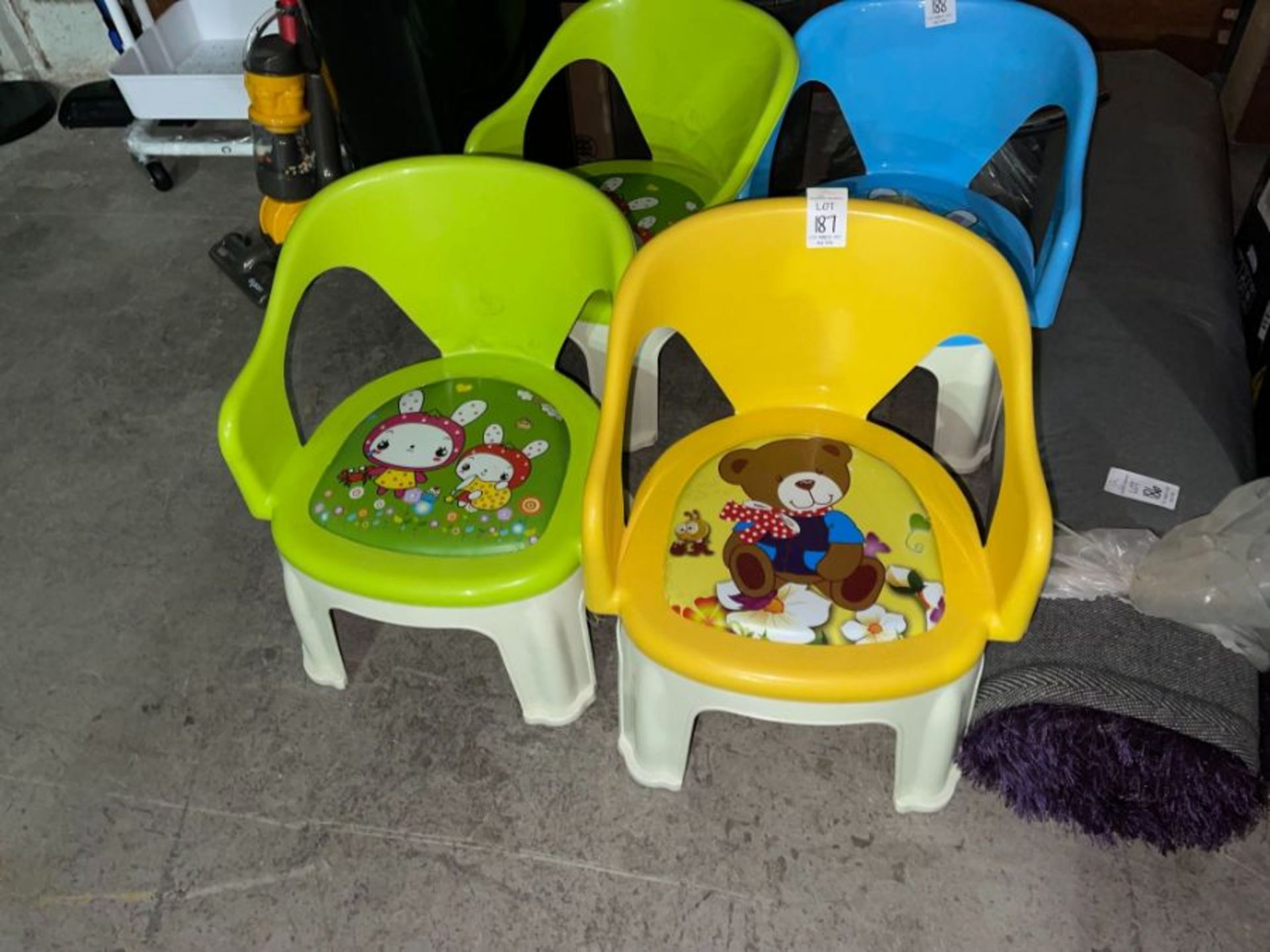 2X KIDS SQUEAKY CHAIRS