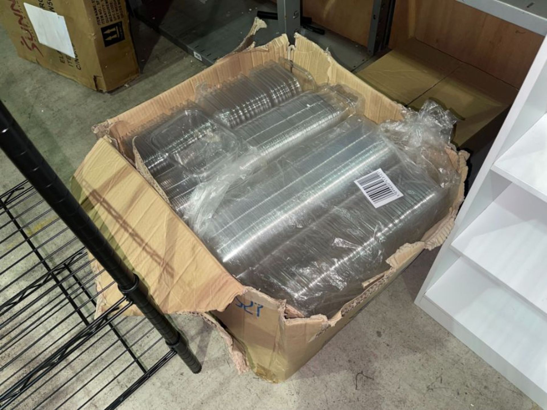 LARGE BOX OF DISPOSABLE FOOD CONTAINERS