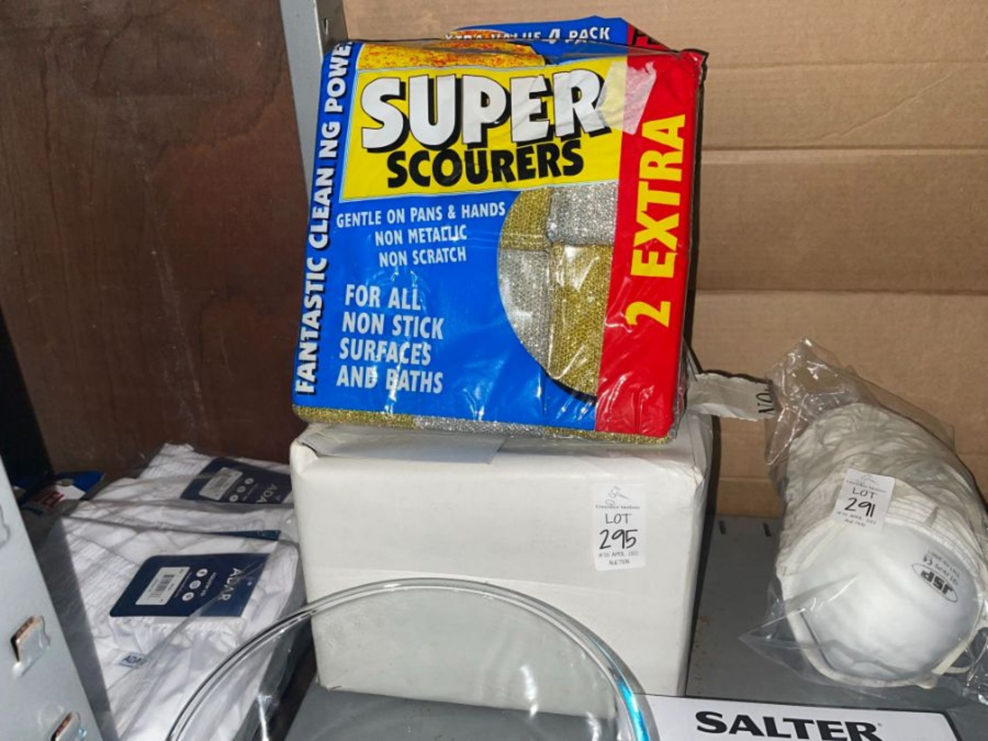 BOX OF SUPER SCOURERS