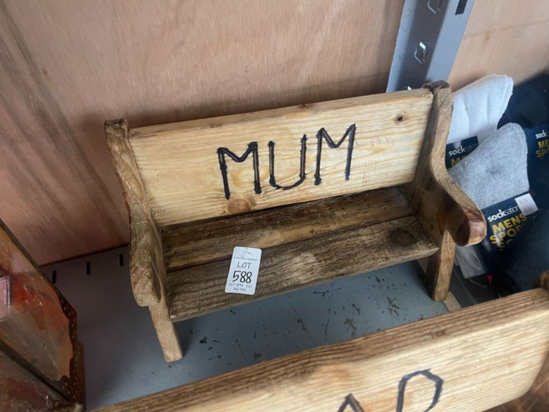 MINIATURE WOODEN MUM BENCH