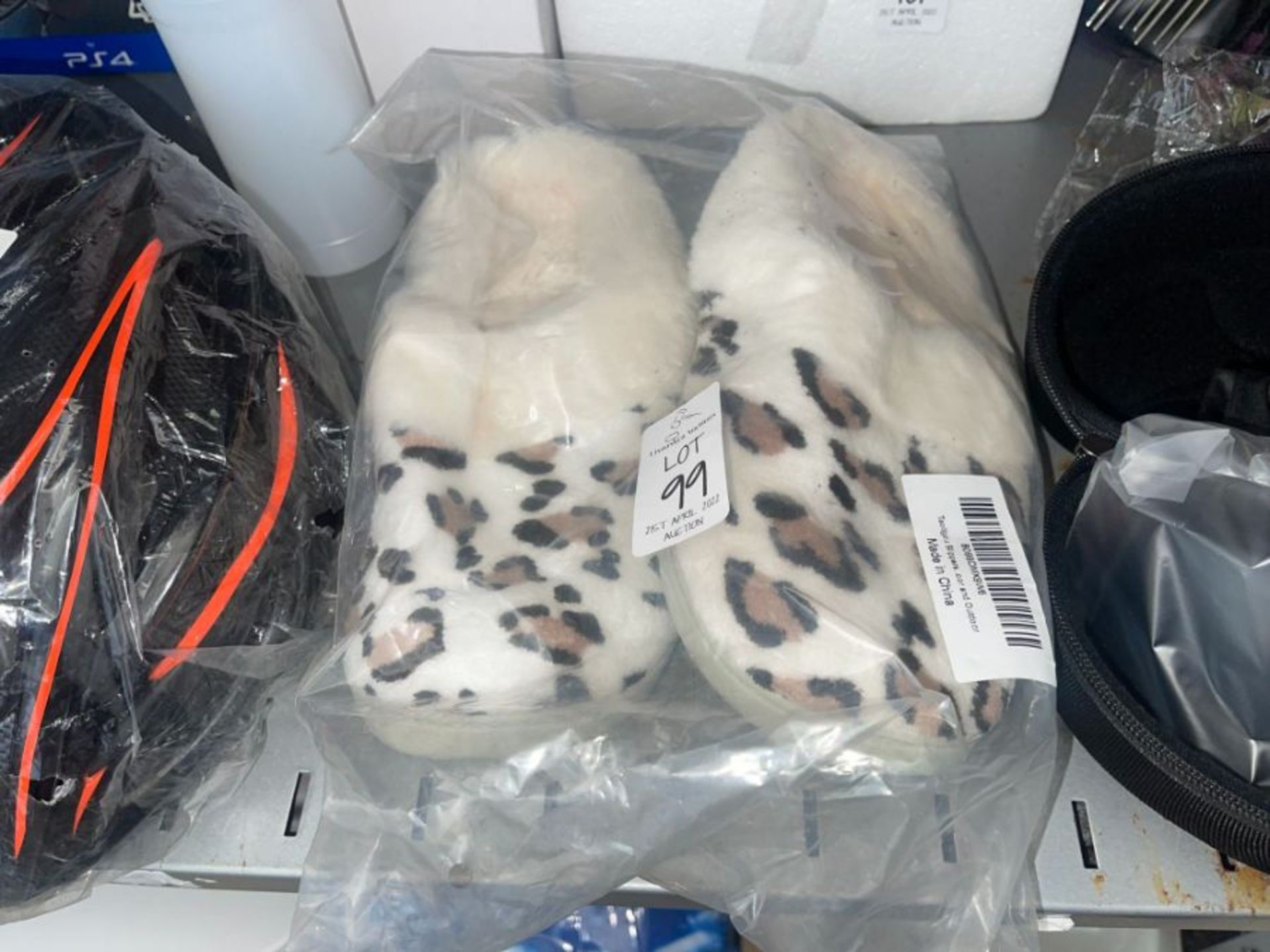 PAIR OF CHEETAH PRINT SOLID BASE SLIPPERS (SIZE 7/8)