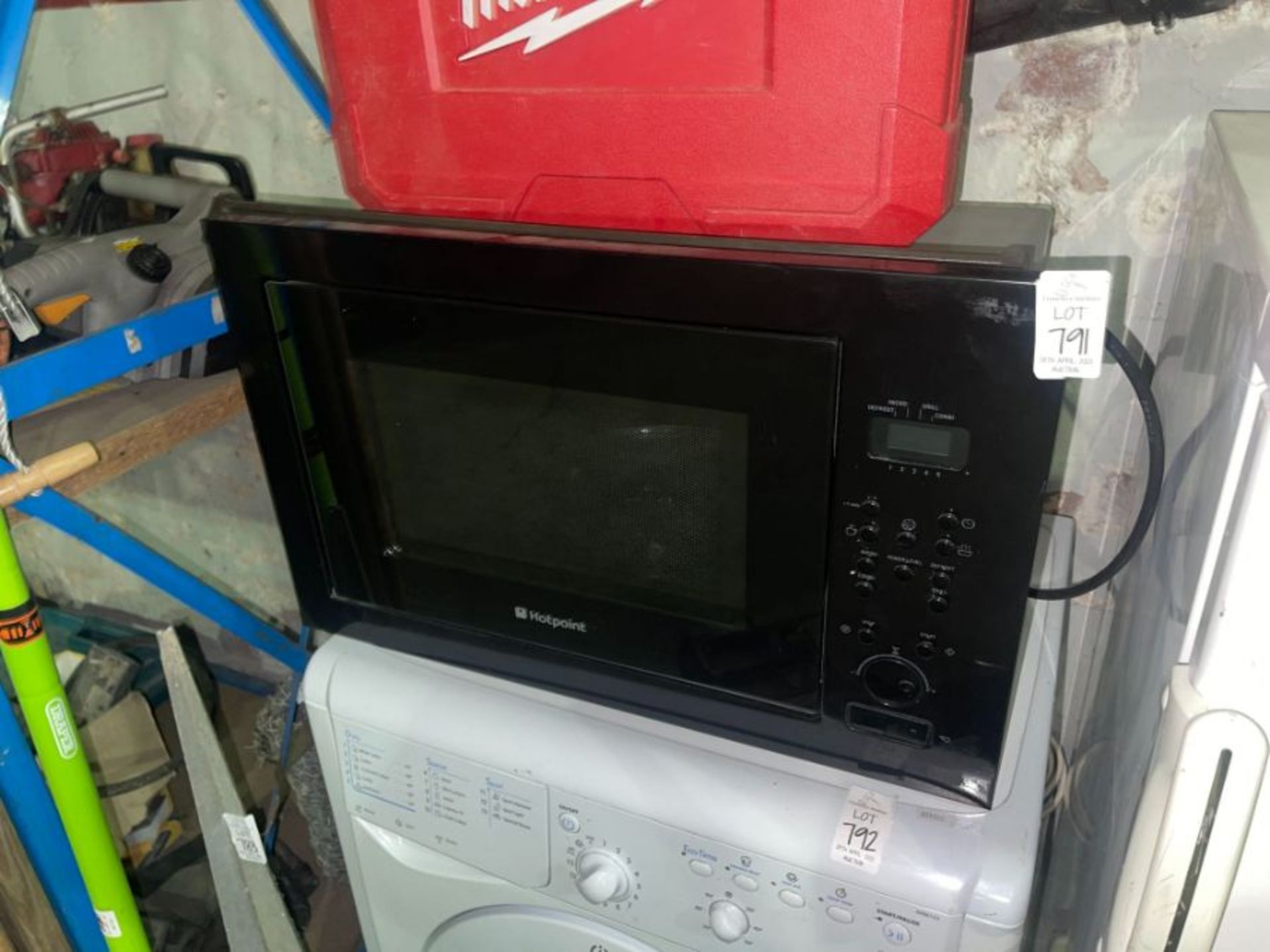 HOTPOINT INTEGRATED MICROWAVE OVEN (WORKING)