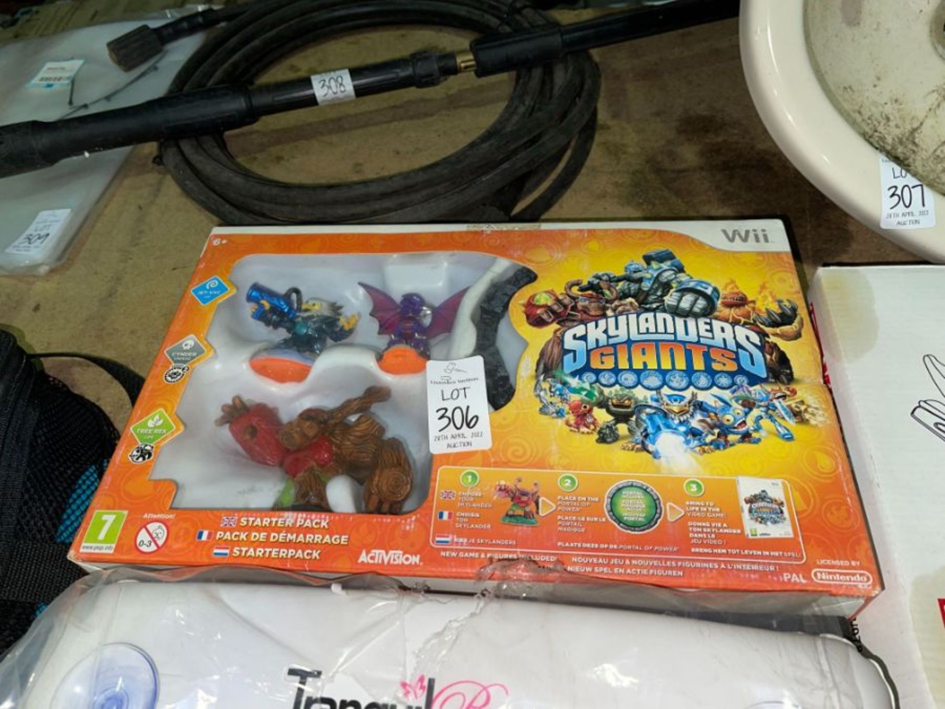 SKYLANDERS GIANTS NINTENDO WII STARTER PACK