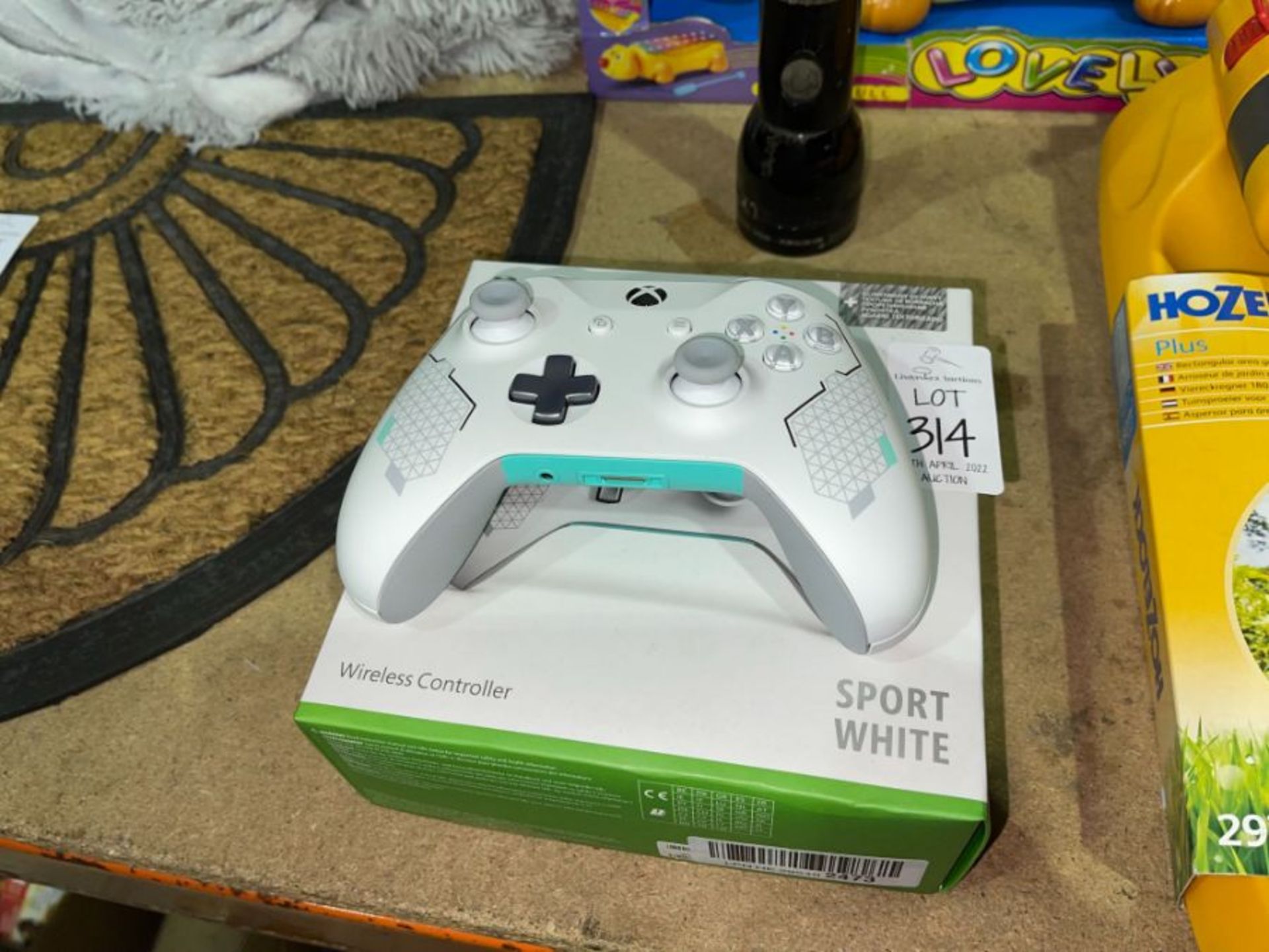 XBOX ONE SPORT WHITE WIRELESS CONTROLLER