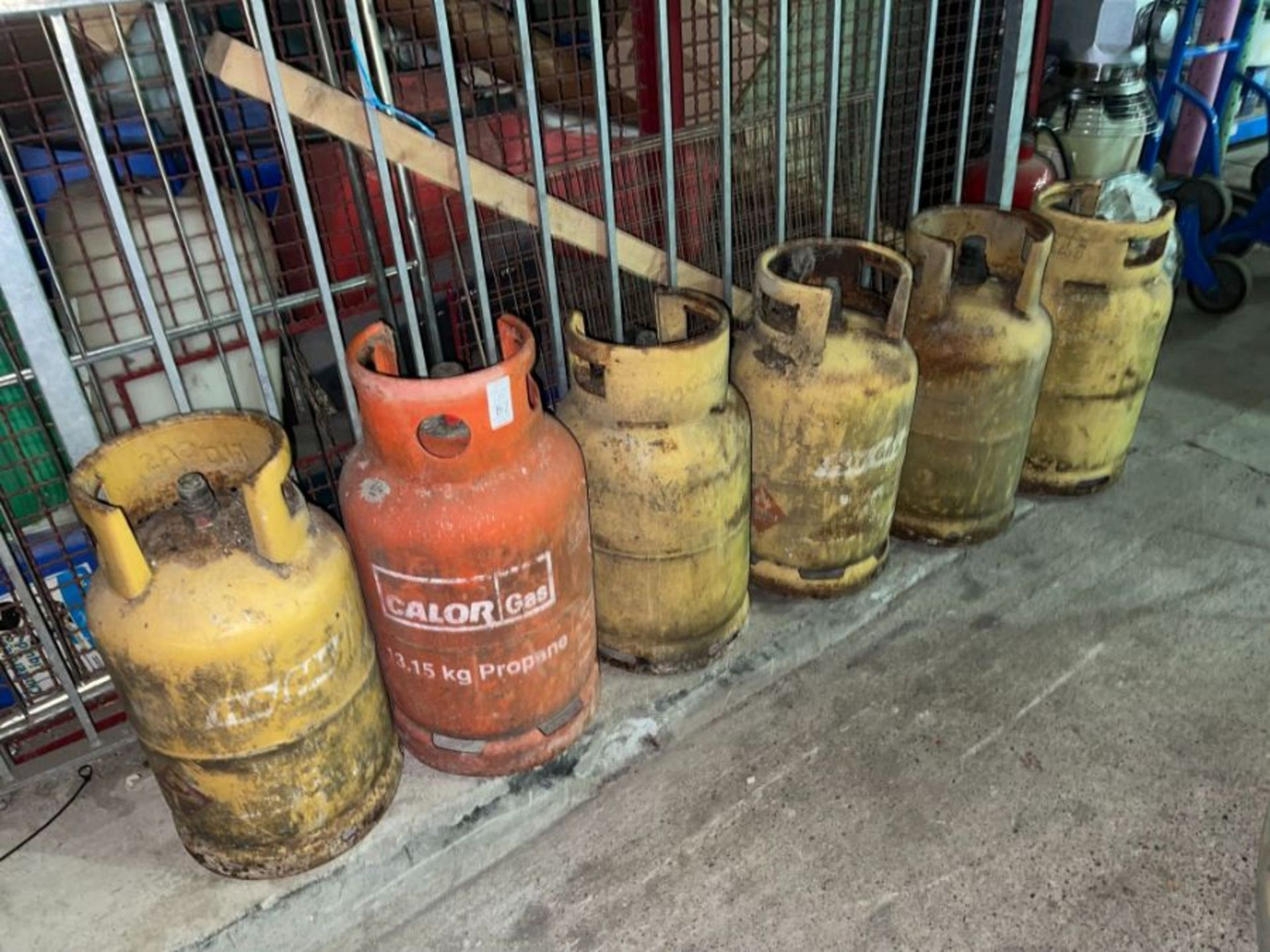 6X GAS CYLINDERS