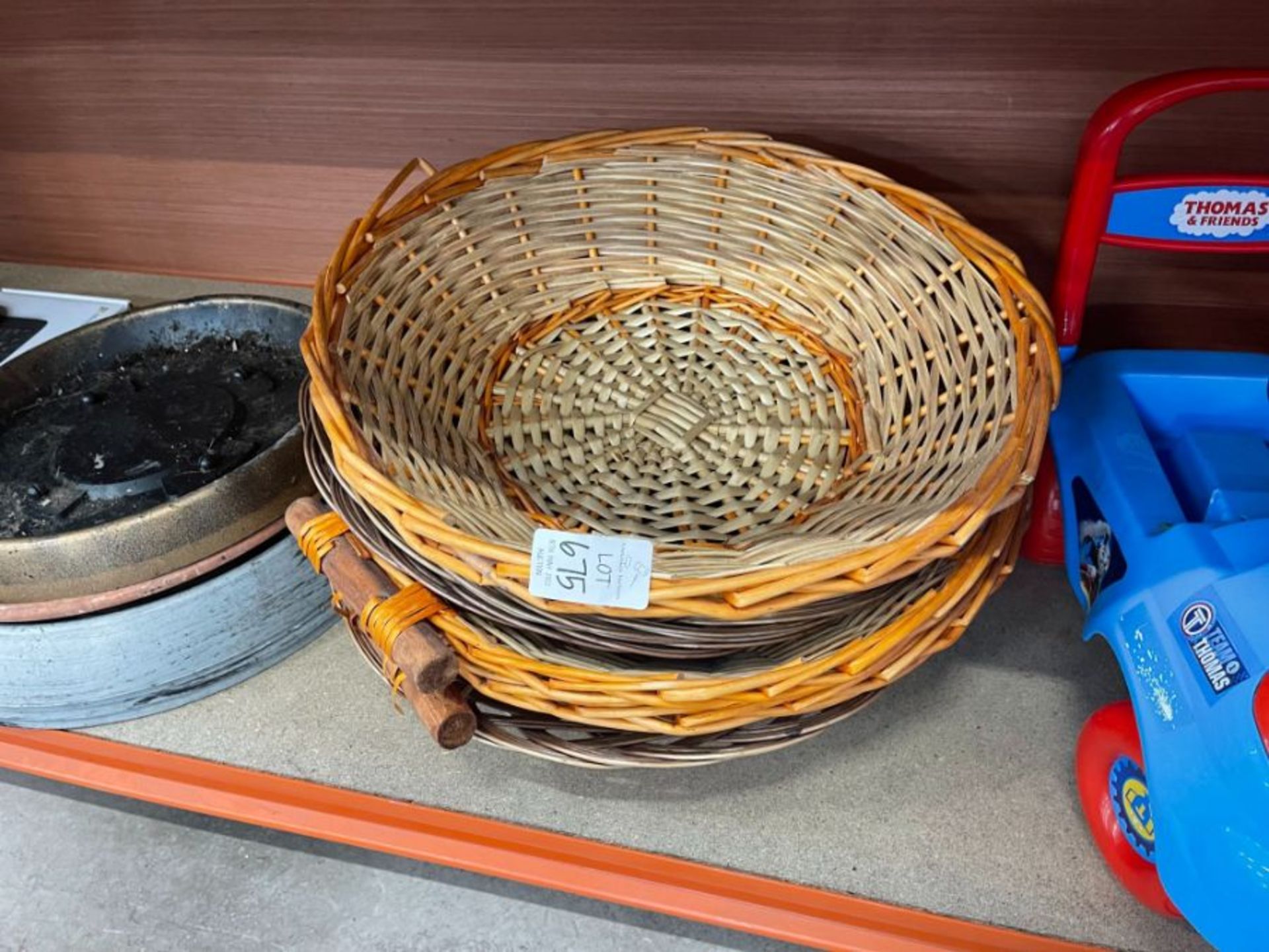 6 WICKER SERVING BASKETS