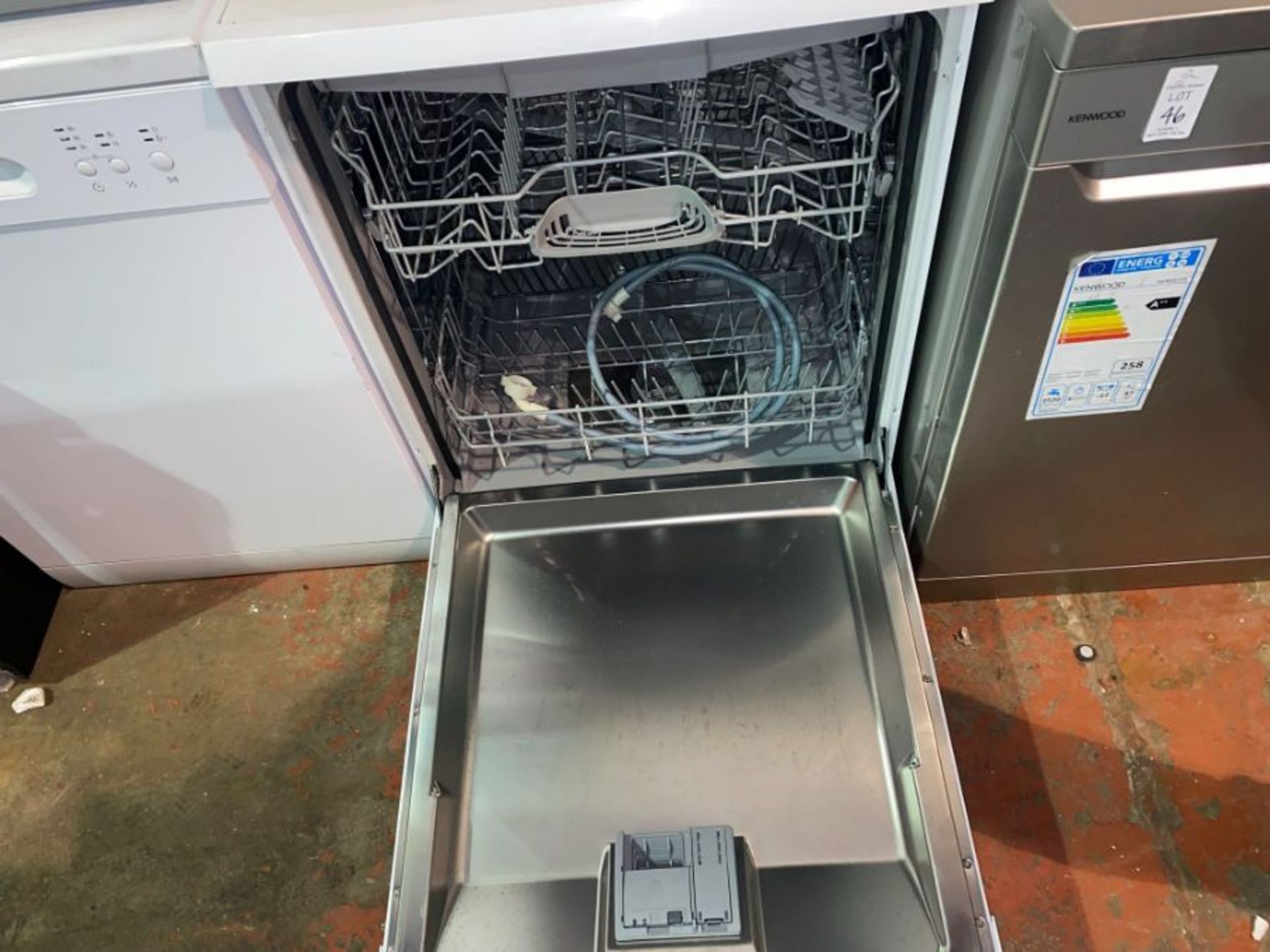 BOSCH SERIE 2 SILENCE PLUS DISHWASHER - SI6P1B (SAS) (WHITE) - Image 2 of 3