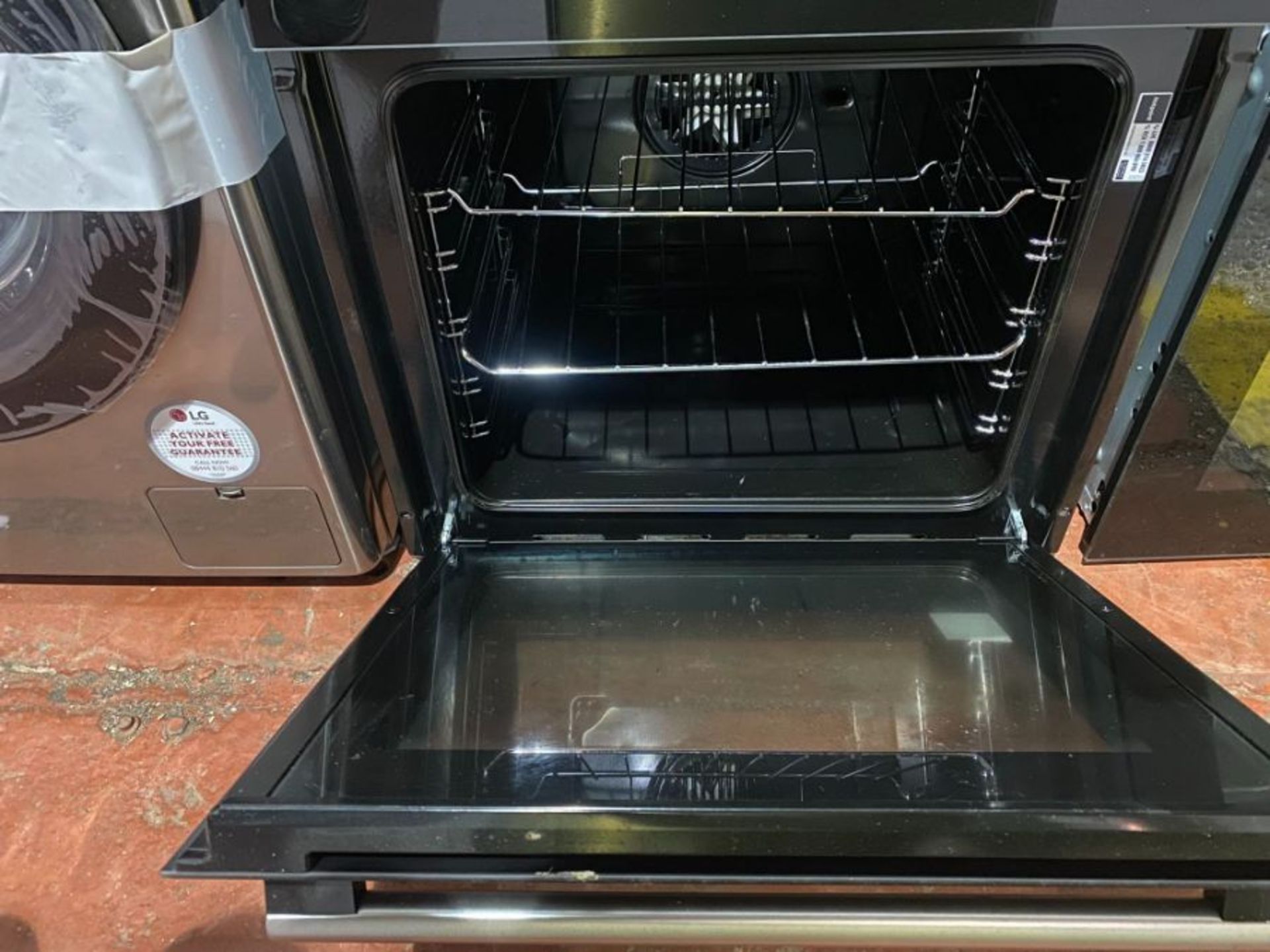 HOTPOINT INTEGRATED ELECTRIC DOUBLE OVEN & ESSENTIALS HOB - Image 2 of 3