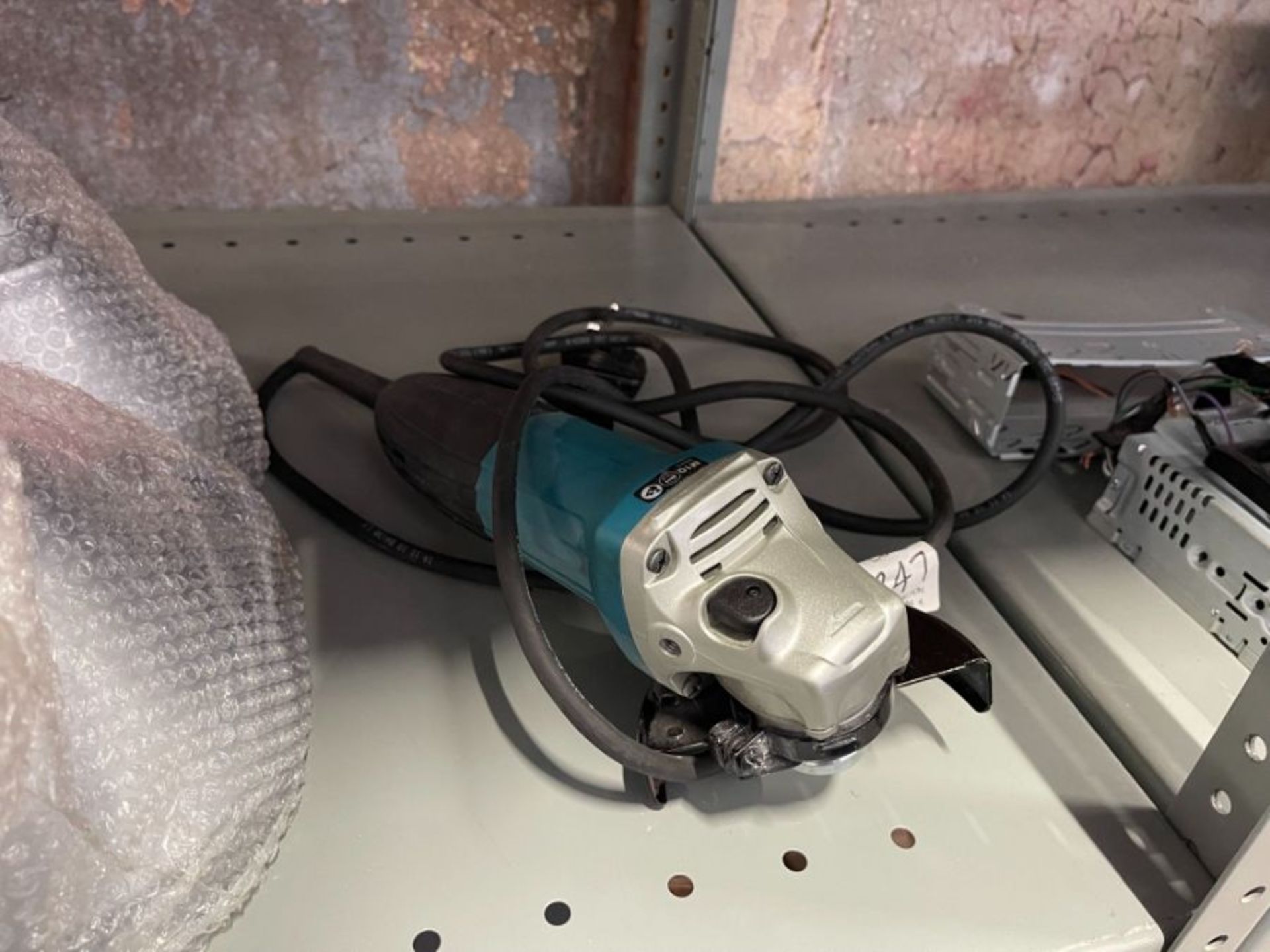 MAKITA 240V ANGLE GRINDER - GA4030R