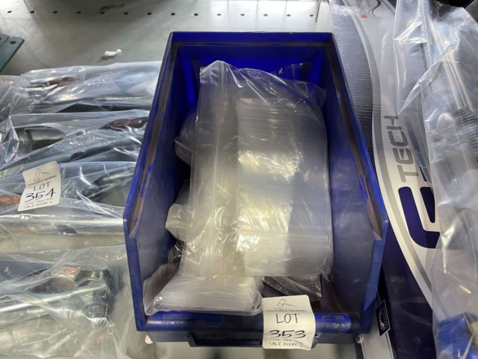 TUB OF CLEAR GRIP SEAL BAGS