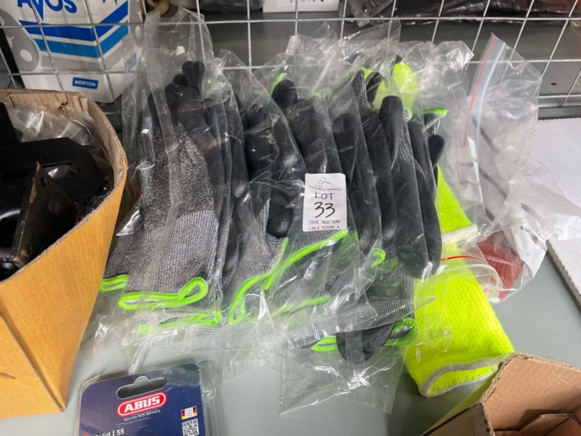 LARGE ASSORTMENT OF WORK GLOVES
