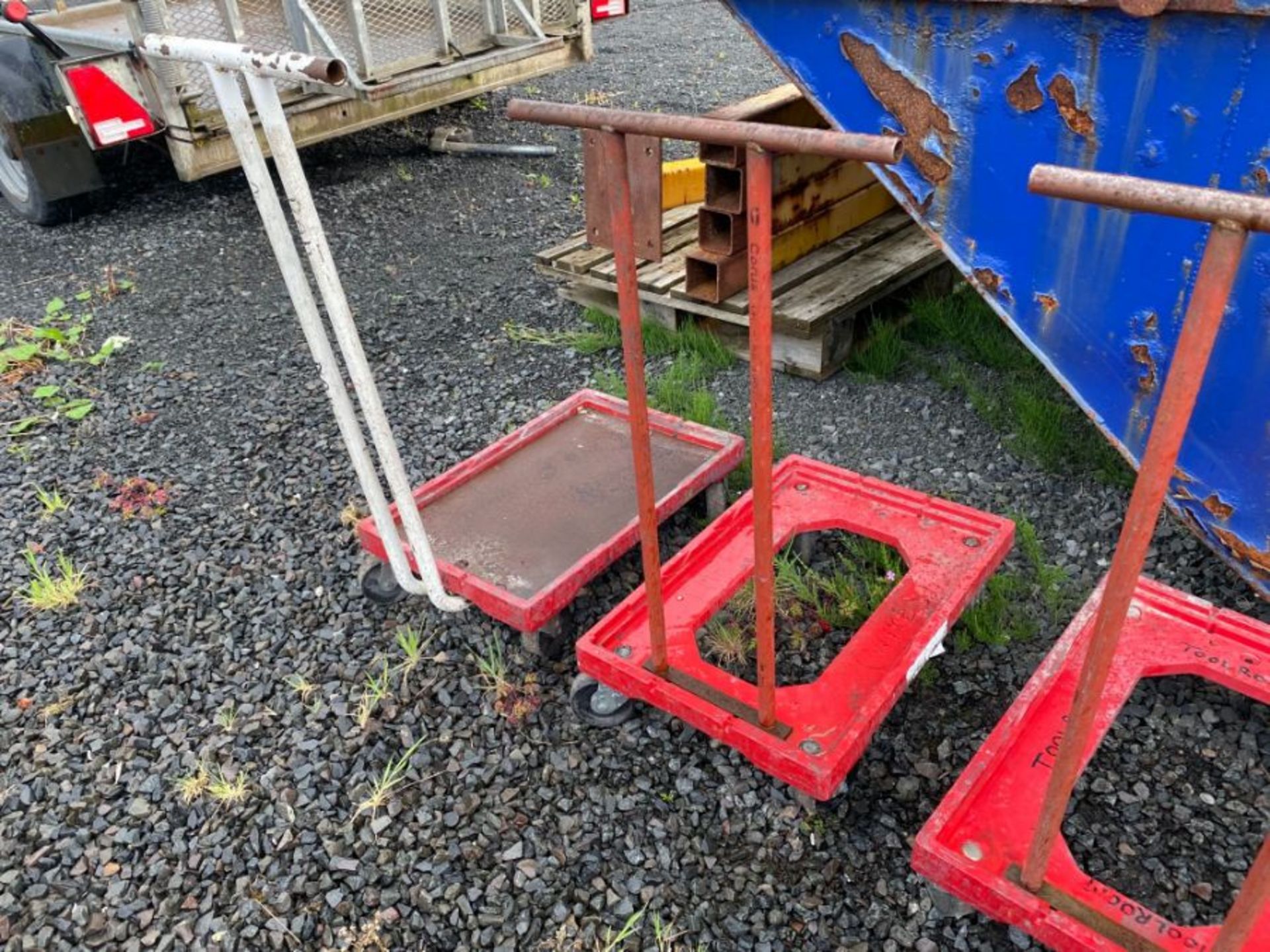 RED 4-WHEELED CRATE TROLLEY W/ HANDLE