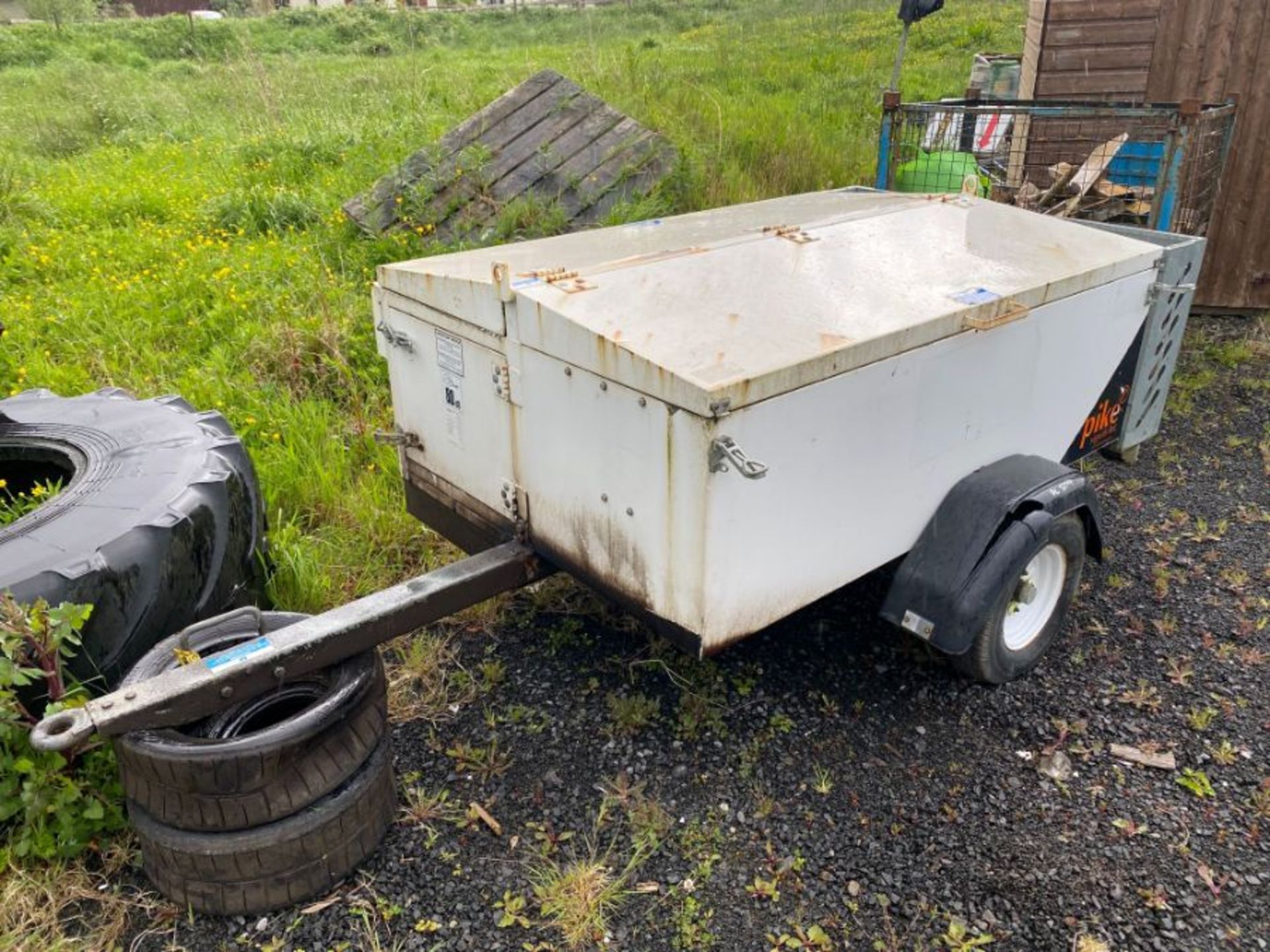 PIKE SIGNALS TRAFFIC LIGHT TRAILER W/ 2X TRAFFIC LIGHTS, EXTENTION REEL & KUBOTA DIESEL DRIVEN