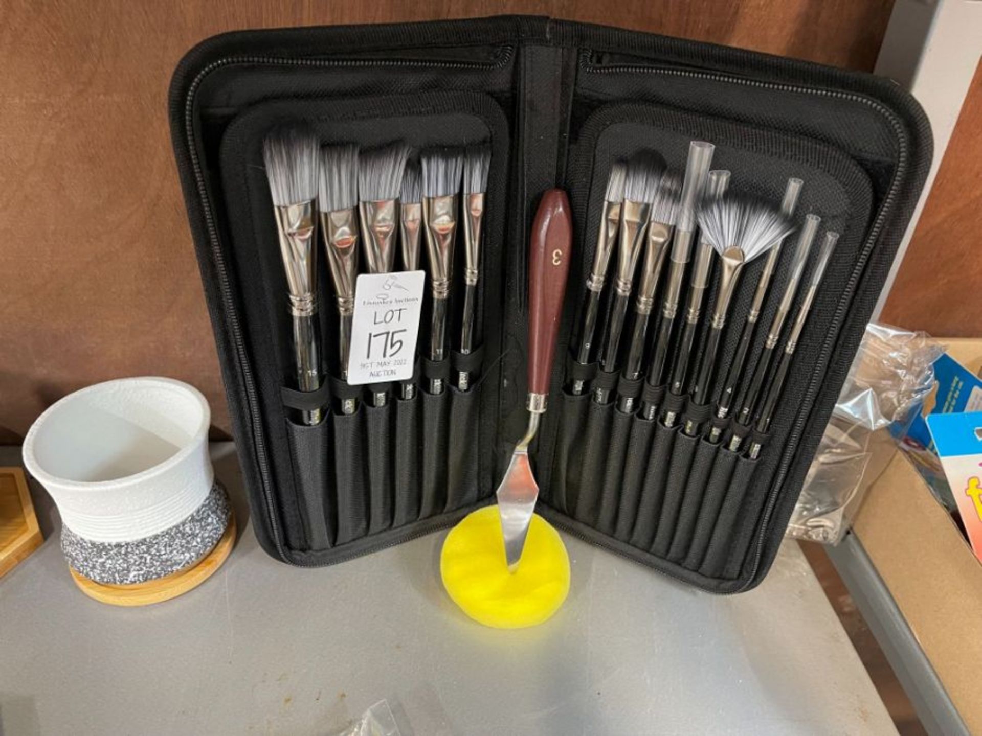 GREY PAINT BRUSHES SET WITH HOLDER (NEW)