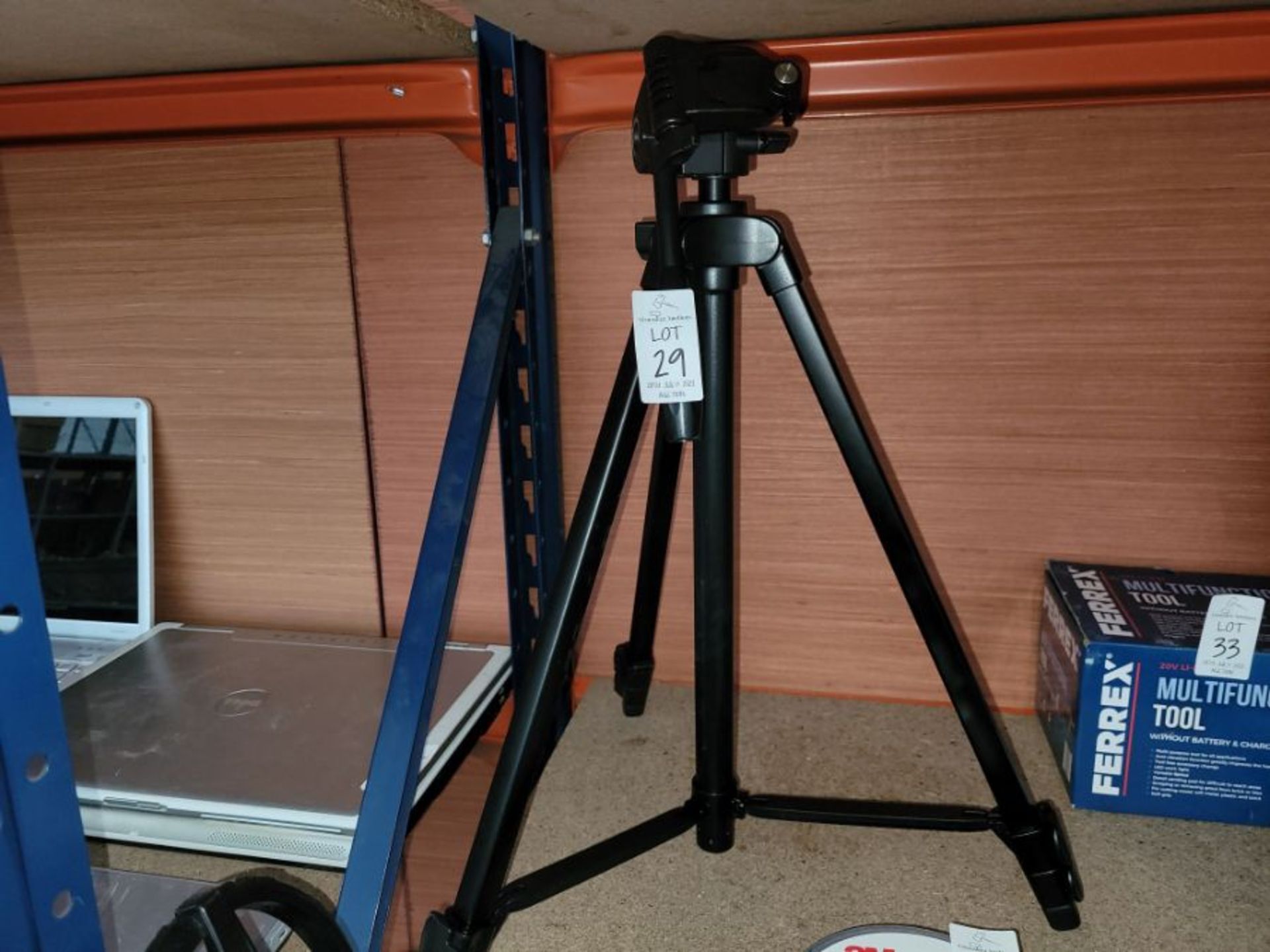 CAMERA TRIPOD