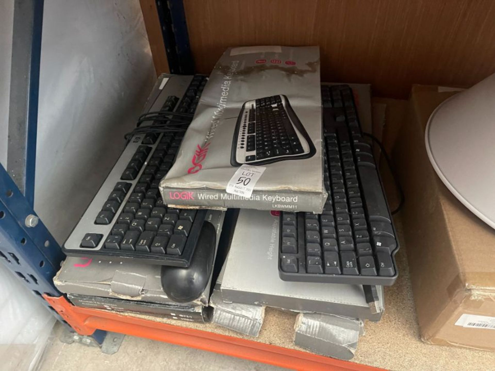 LARGE BUNDLE OF KEYBOARDS