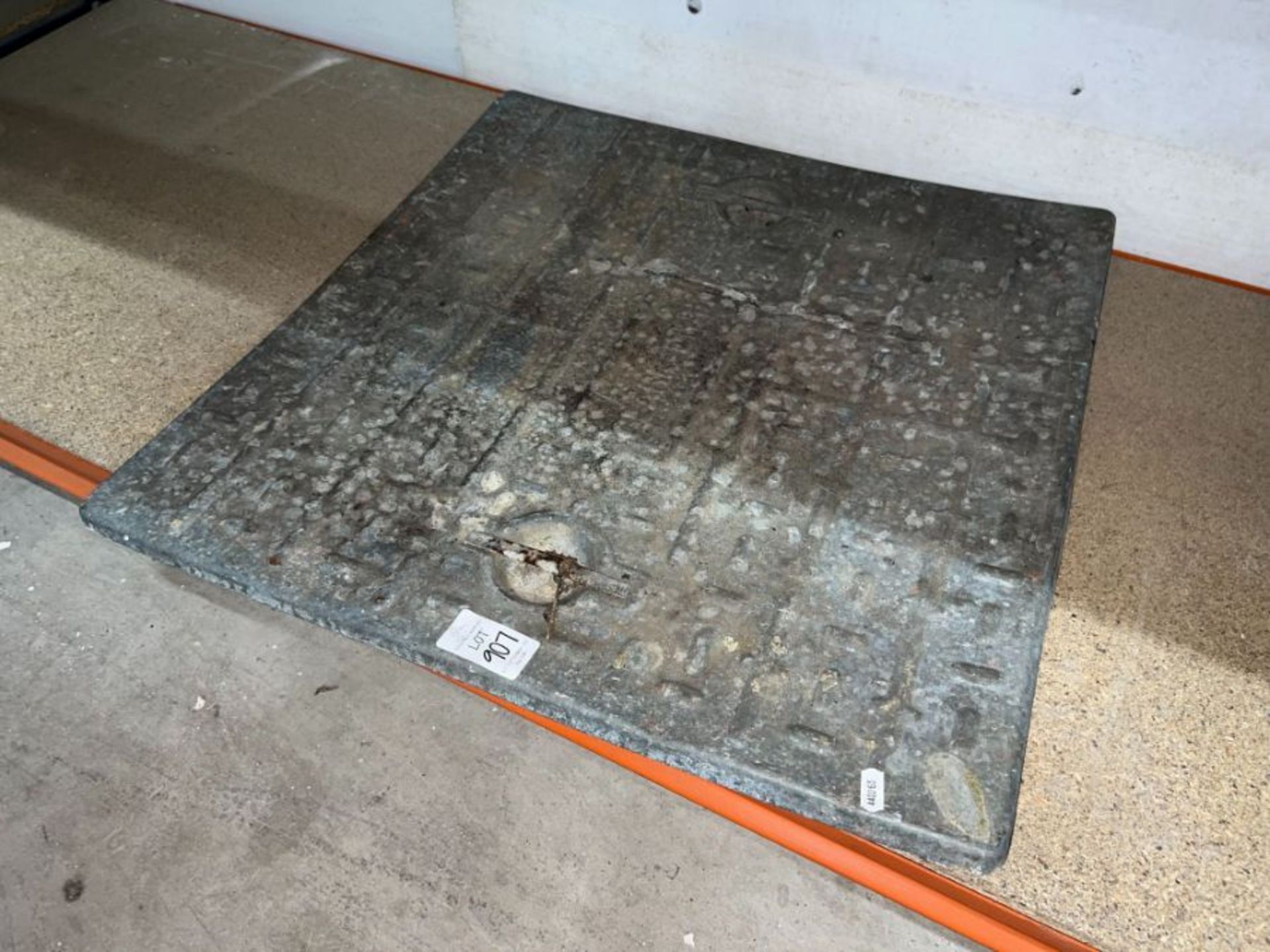 GALVANISED MANHOLE LID