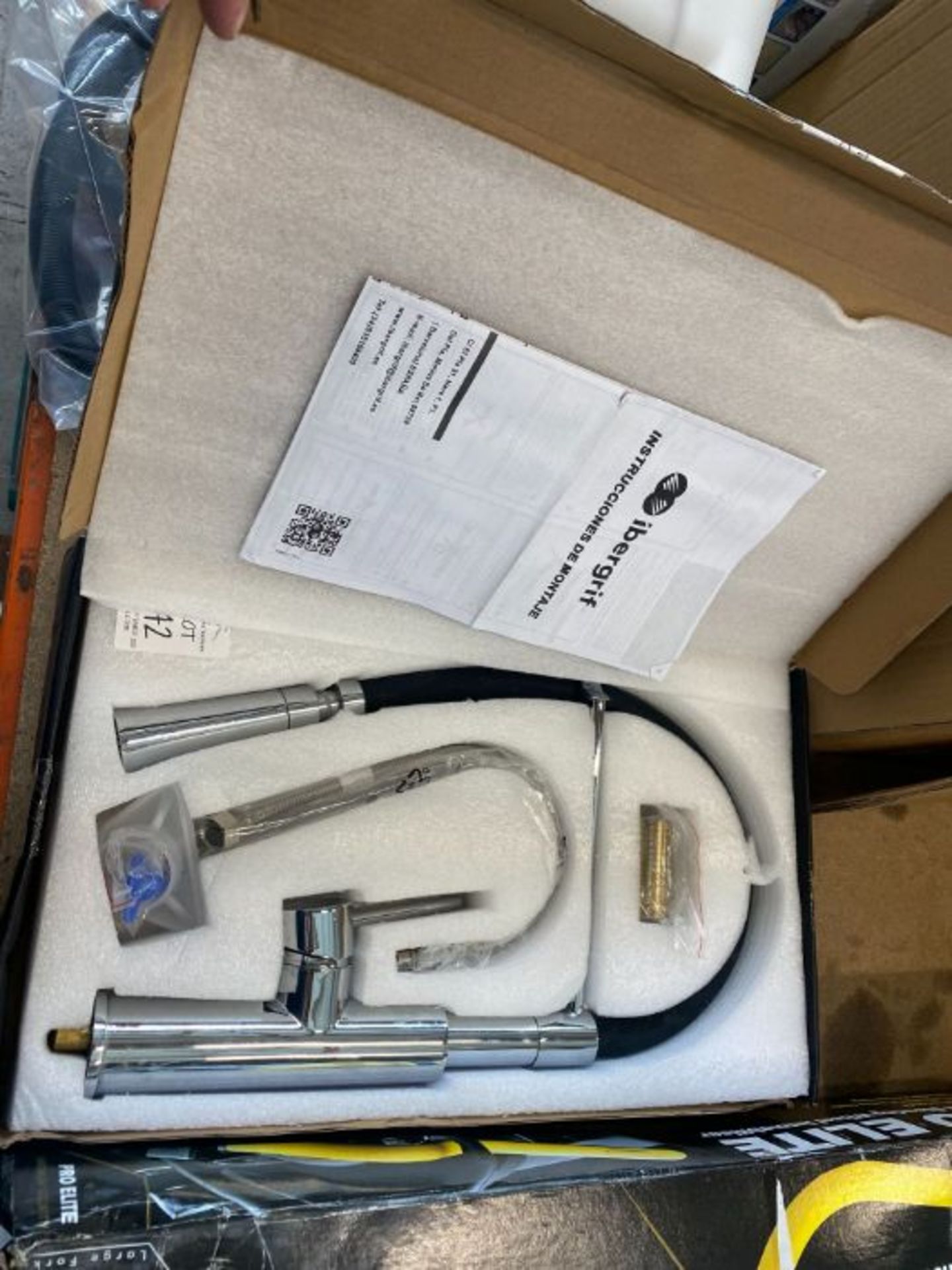 IBERGRIF CHROME MIXER TAP W/ EXTENDABLE SPRAYER HOSE (NEW)