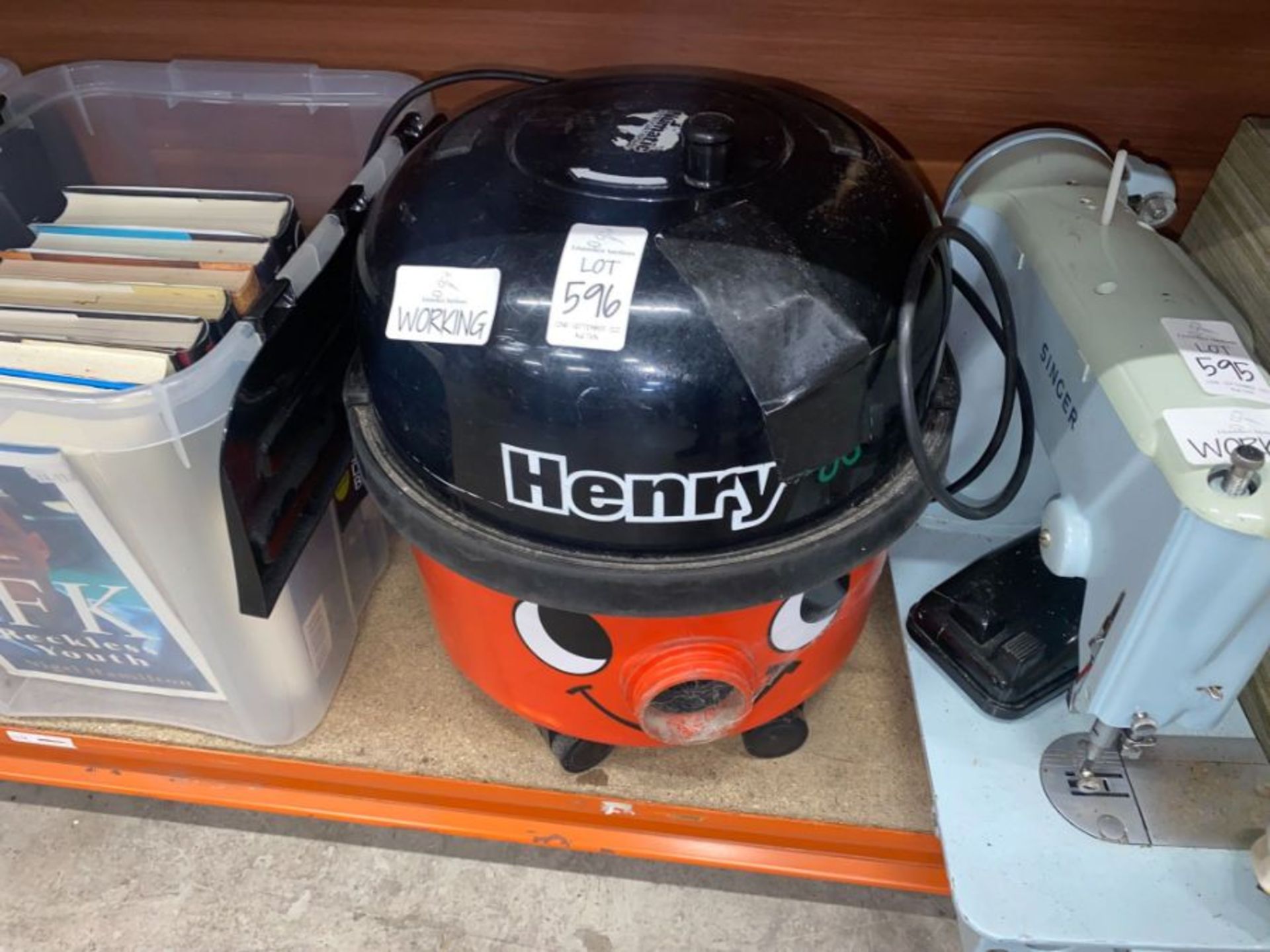 HENRY HOOVER (WORKING - NO HOSES)