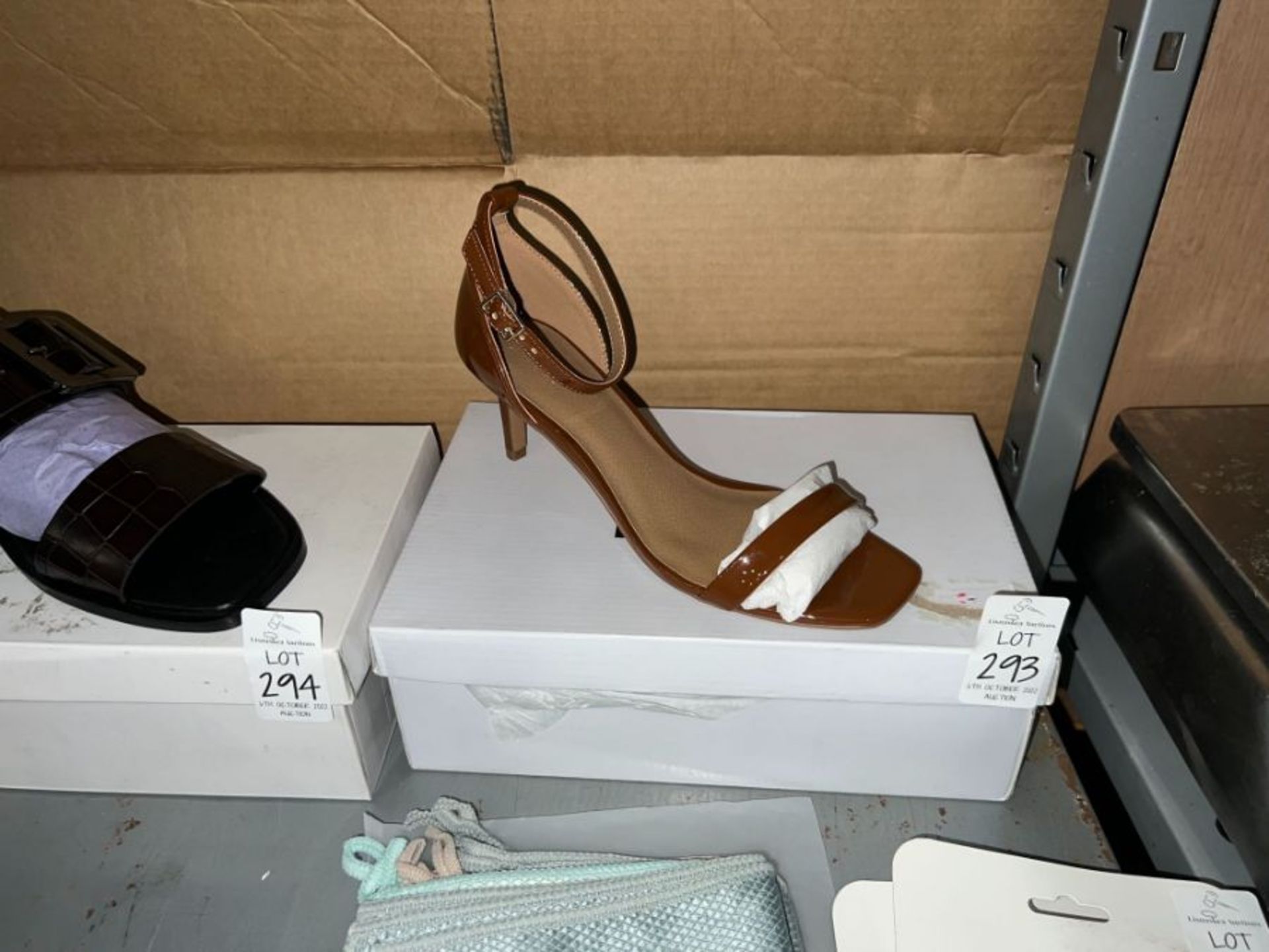 PAIR OF FIND. BROWN HEELS (SIZE 6) (NEW)