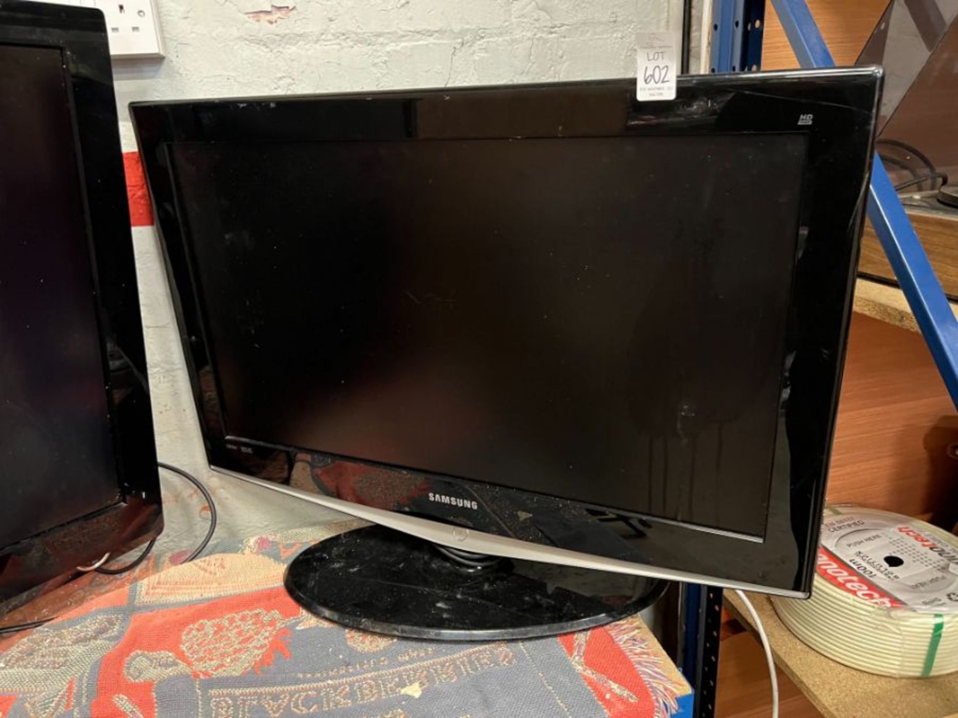 SAMSUNG FLATSCREEN TV (NO REMOTE) (WORKING)