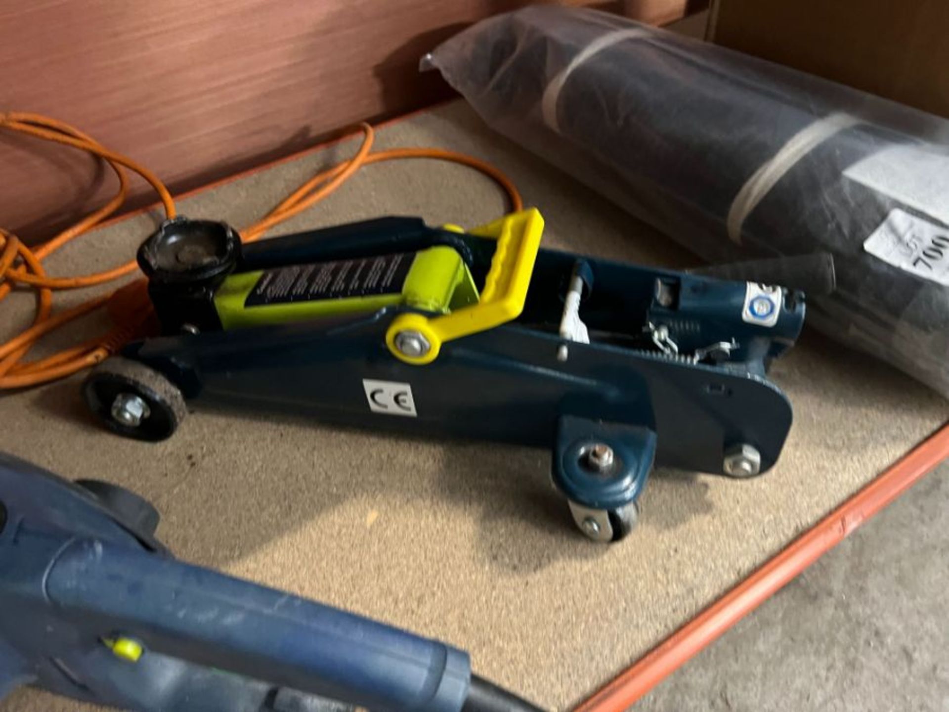 2-TONNE TROLLEY JACK (SAS)