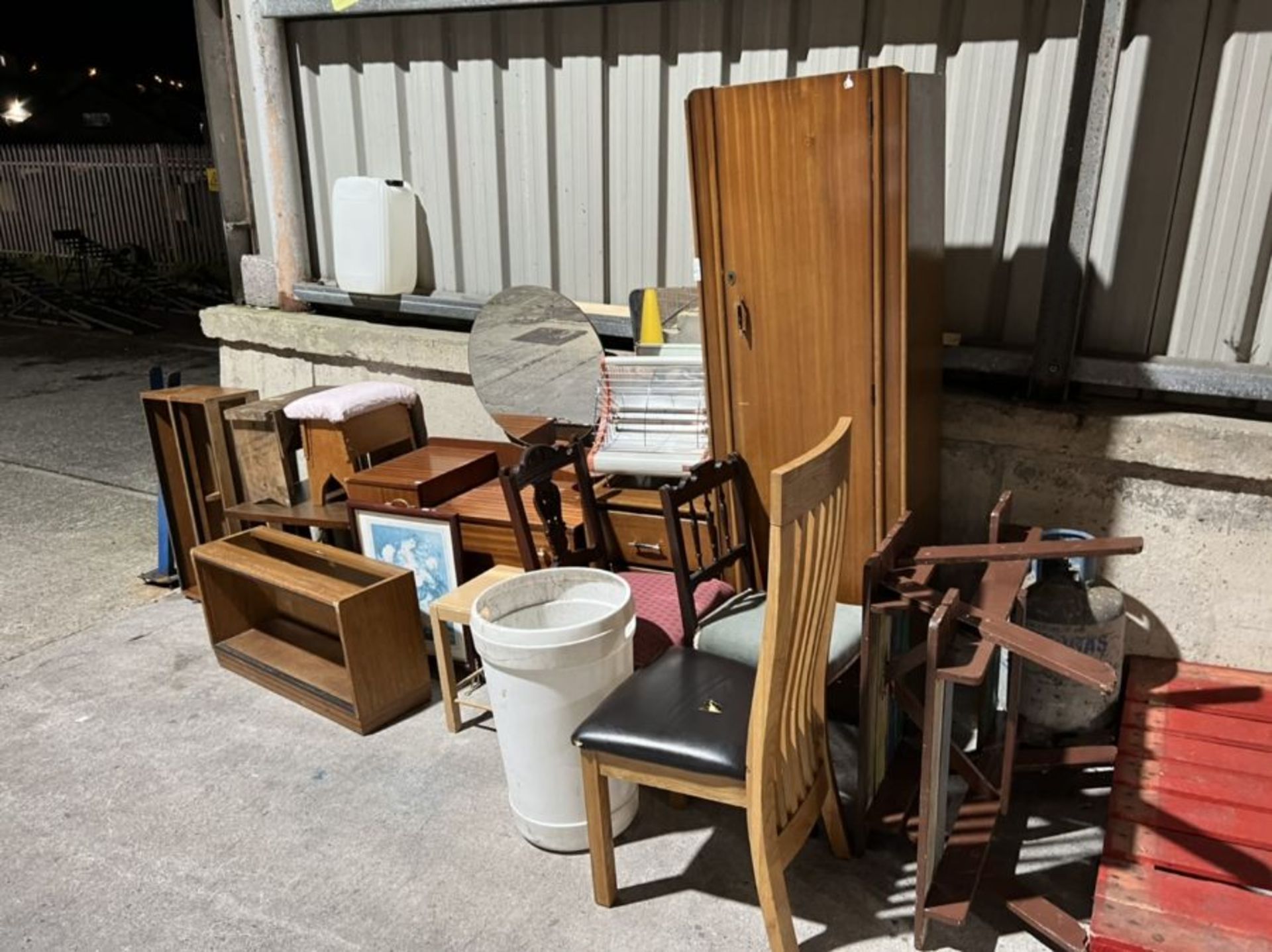 12X ASSORTED PIECES OF FURNITURE (BUYER MUST TAKE ALL)