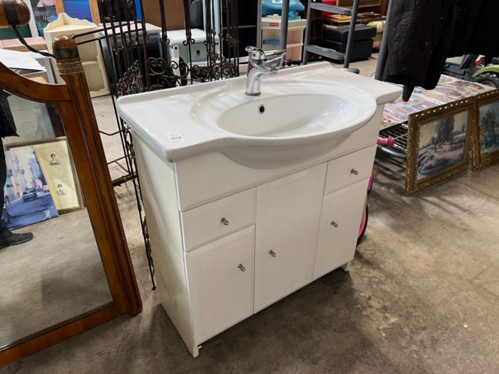 LARGE BATHROOM SINK WITH CUPBOARDS