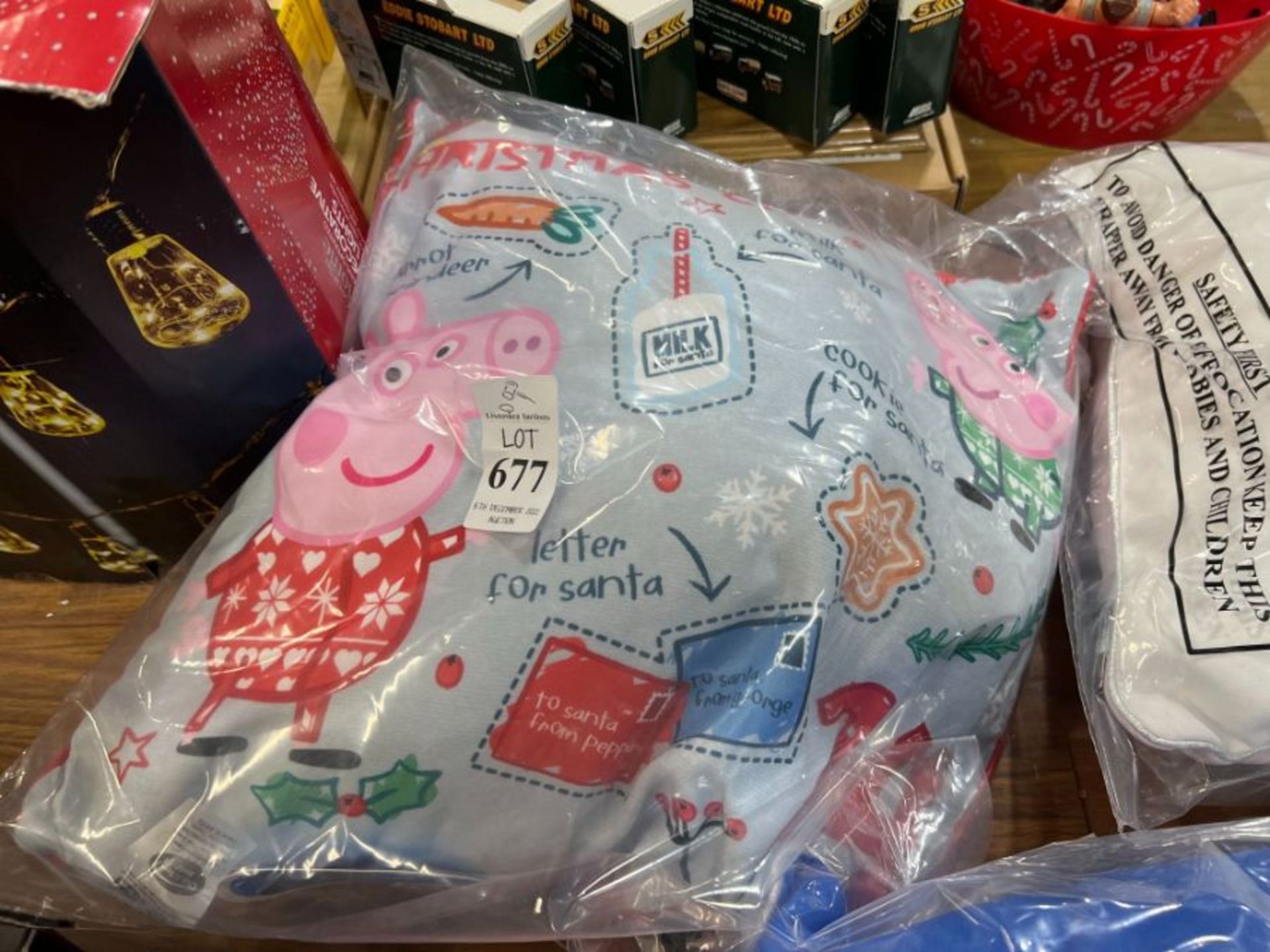 CHRISTMAS PEPPA PIG CUSHION (NEW)