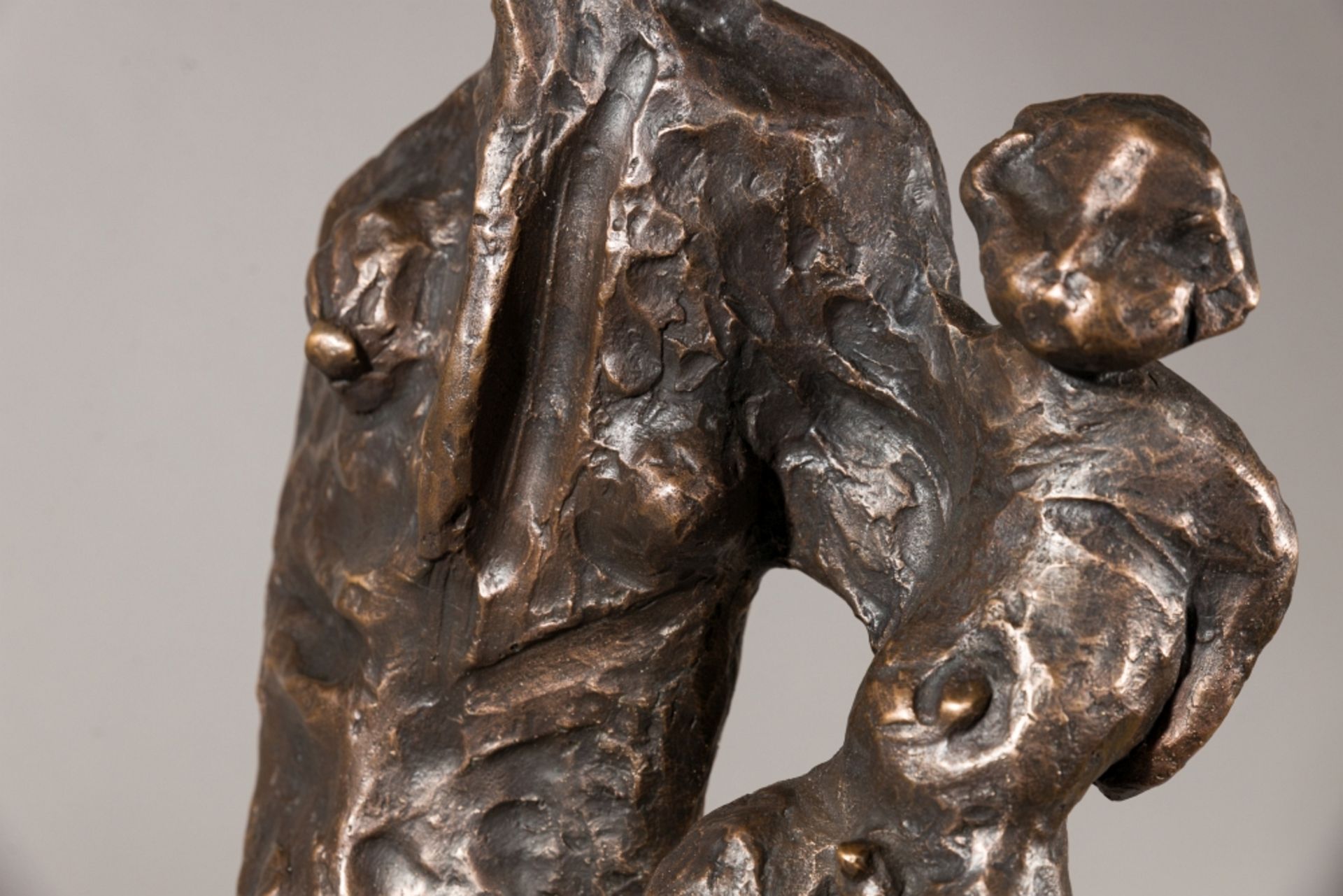 Reitter, Edmund (1904 - 2007) Mother and Child Bronze Casting Signed and numbered: 1/7 31,9 x 6,7 - Image 10 of 10