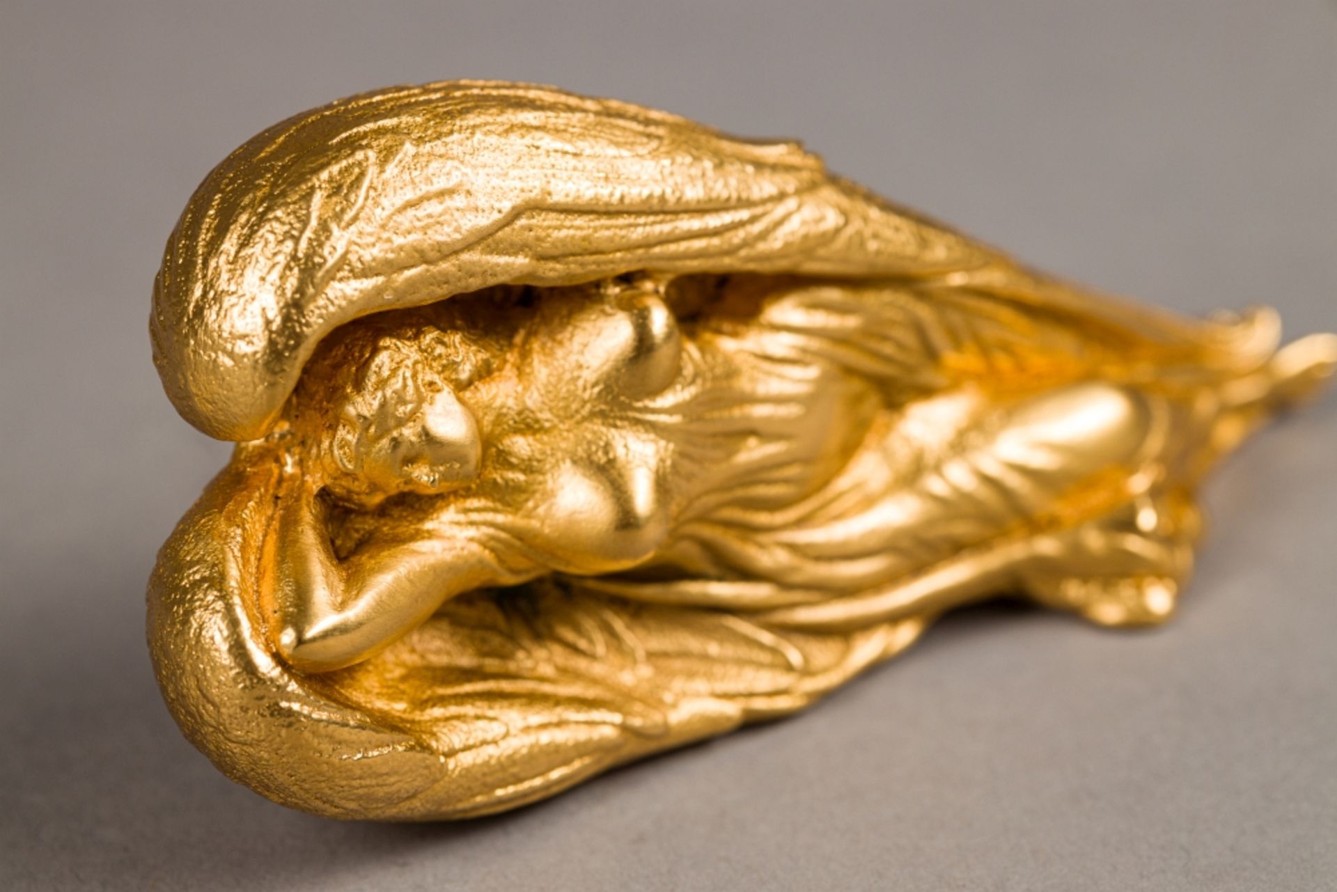 Fuchs, Ernst (1930 - 2015) Guardian Angel, 2013 Gold-plated Metal Casting made of Tin Alloy Signed - Image 5 of 5
