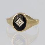 9ct yellow gold signet ring with oval head set with onyx measuring approx. 8mm x 10mm, inset in onyx