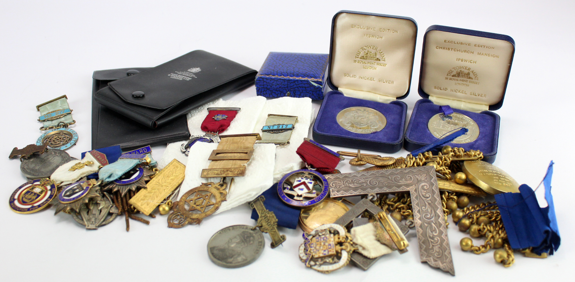 Masonic interest. A collection of Masonic jewls etc., including one with 15ct hallmarked band,