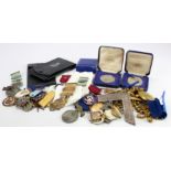 Masonic interest. A collection of Masonic jewls etc., including one with 15ct hallmarked band,