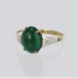 9ct yellow gold ring set with a single oval jadeite cabochon measuring approx. 10mm x 8mm, finger